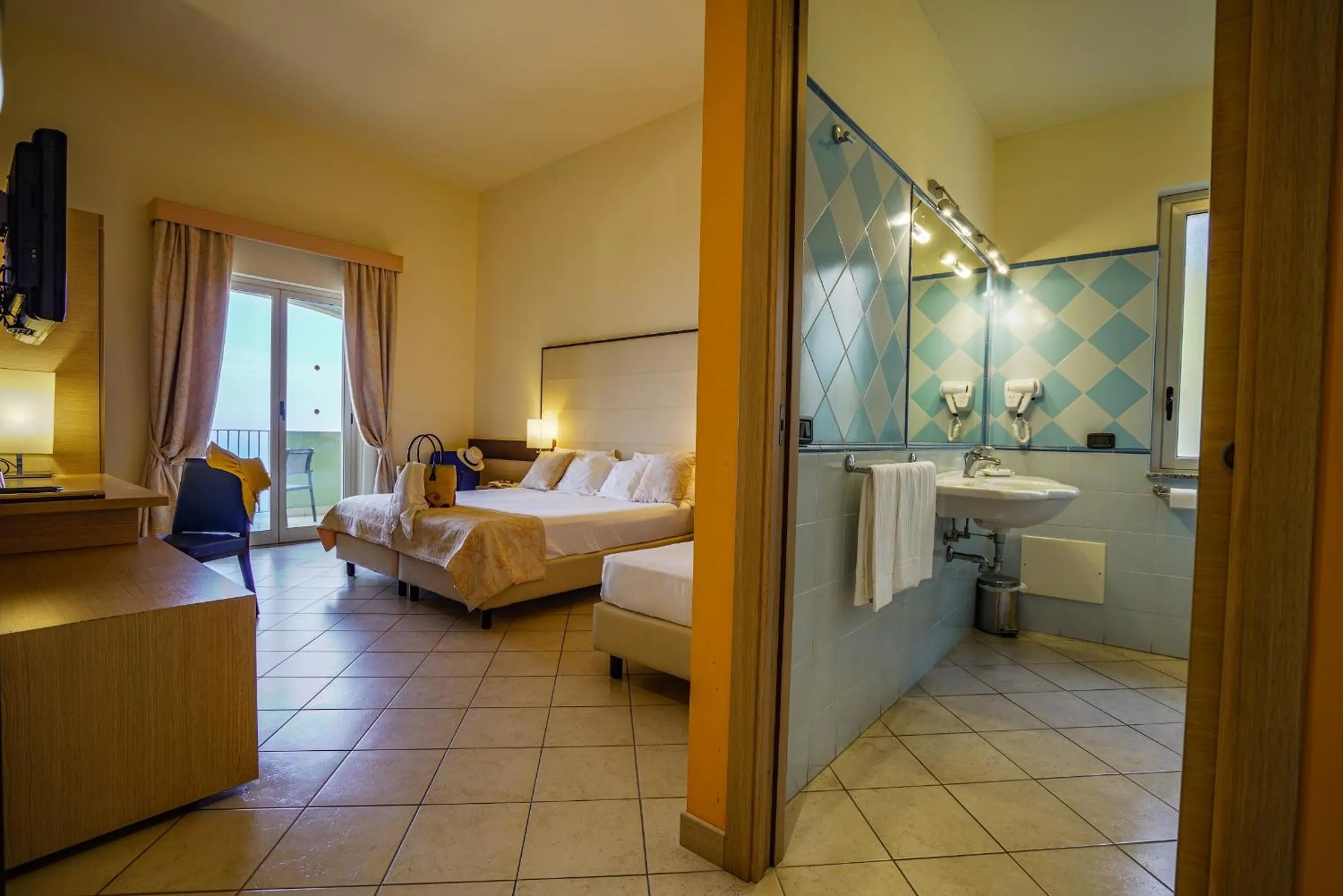 Bedroom, Bed in GH Avalon Sikani