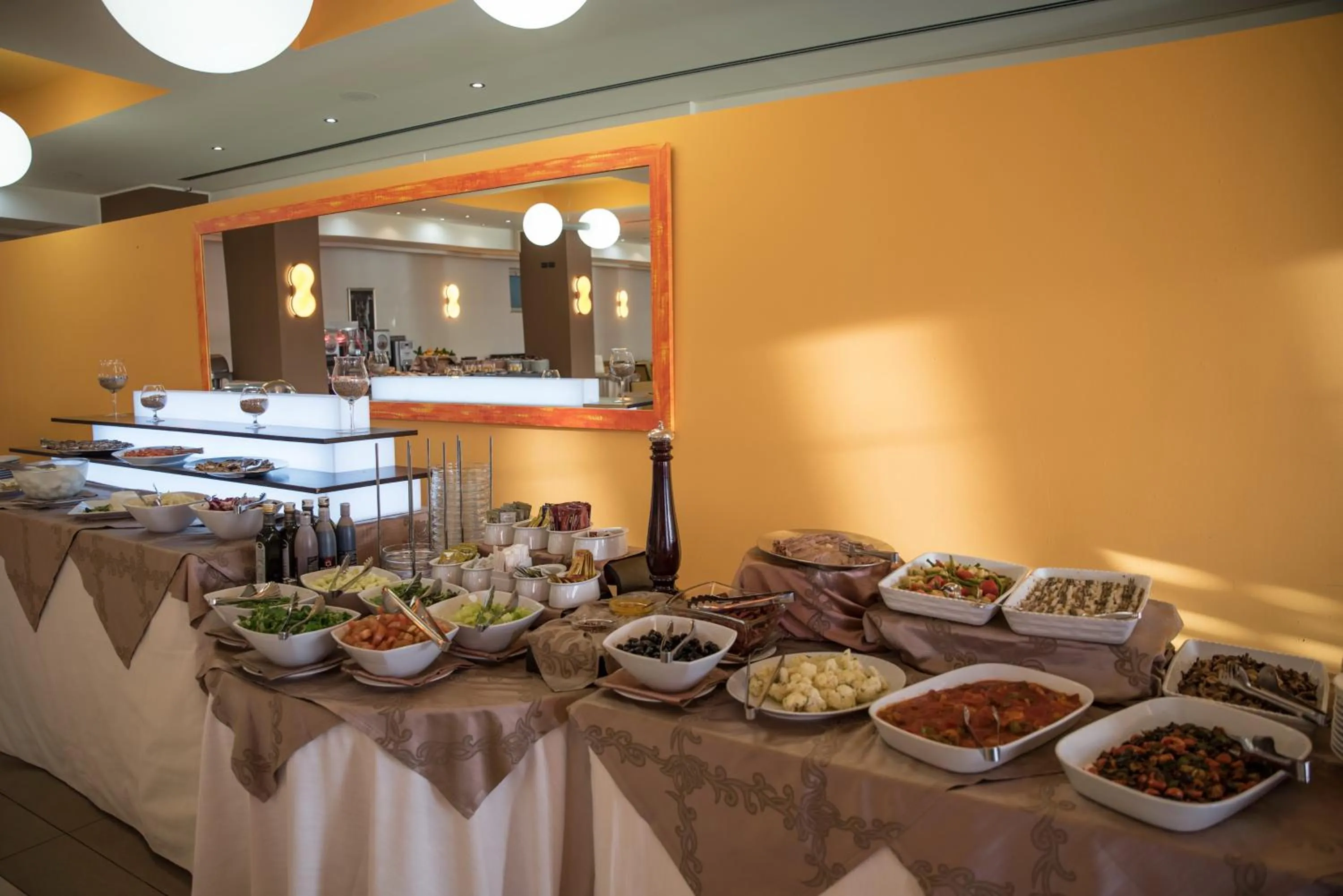 Restaurant/places to eat in GH Avalon Sikani