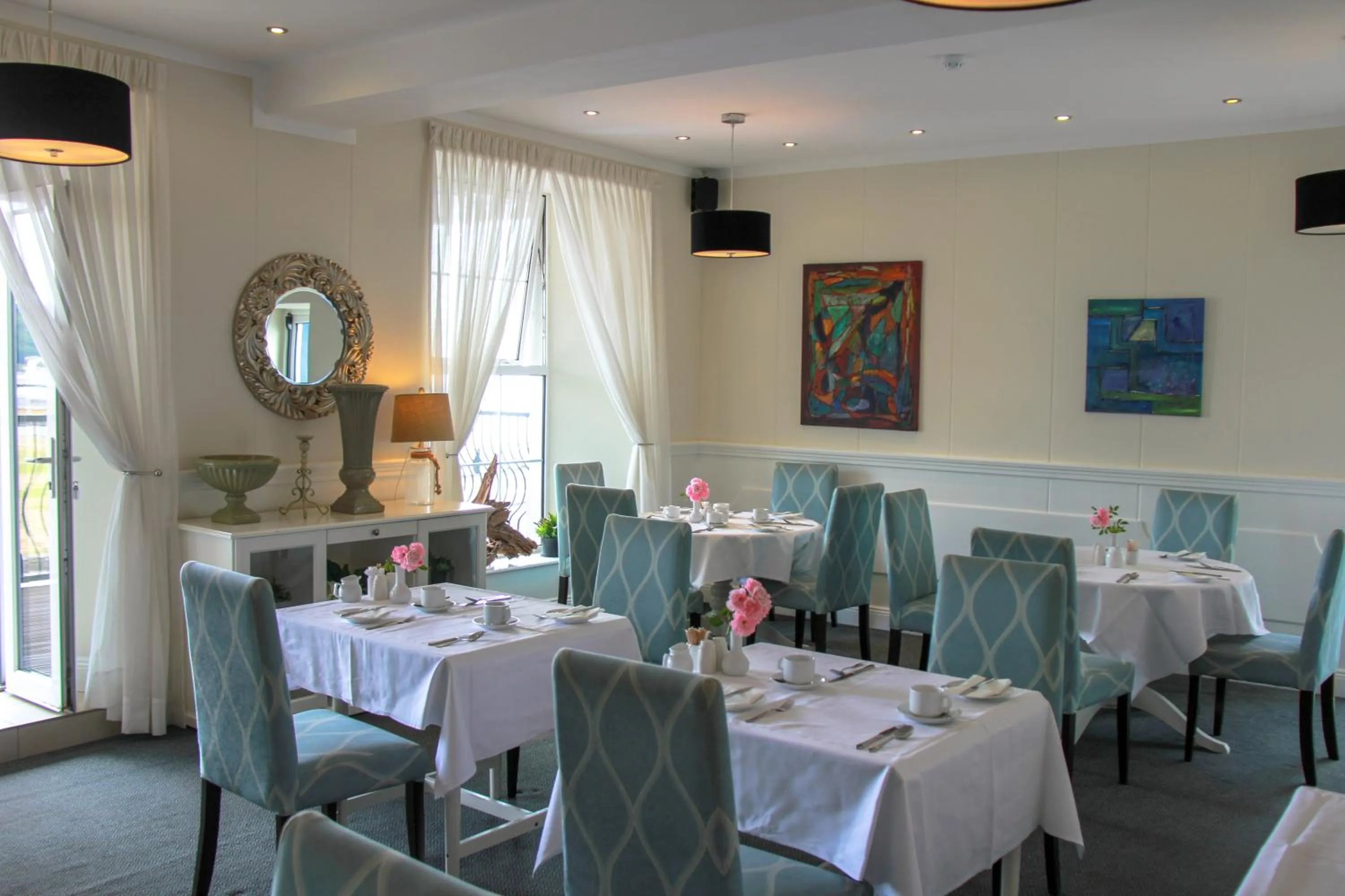 Dining area in Walter Raleigh Hotel