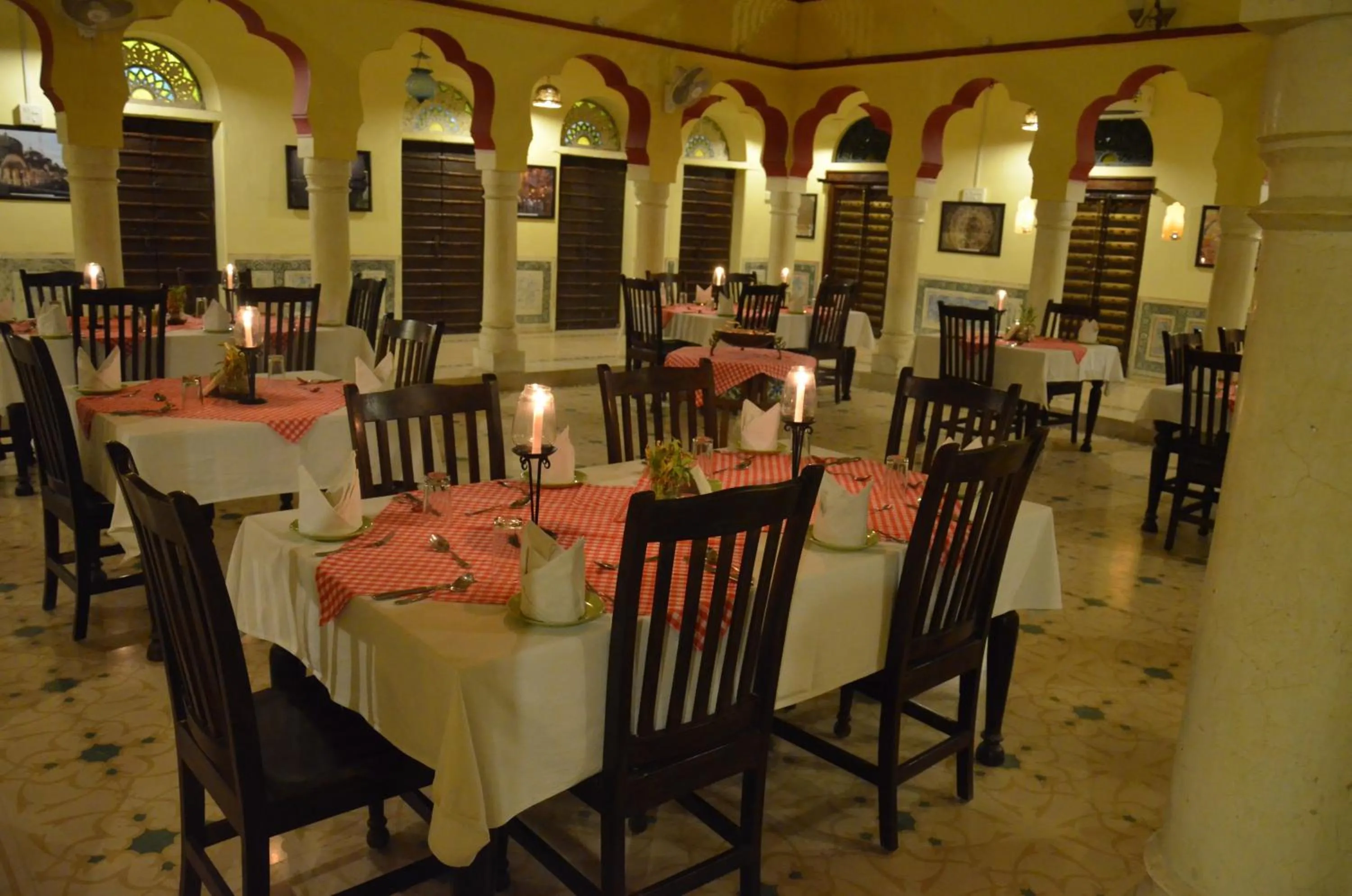 Buffet breakfast in Malji Ka Kamra