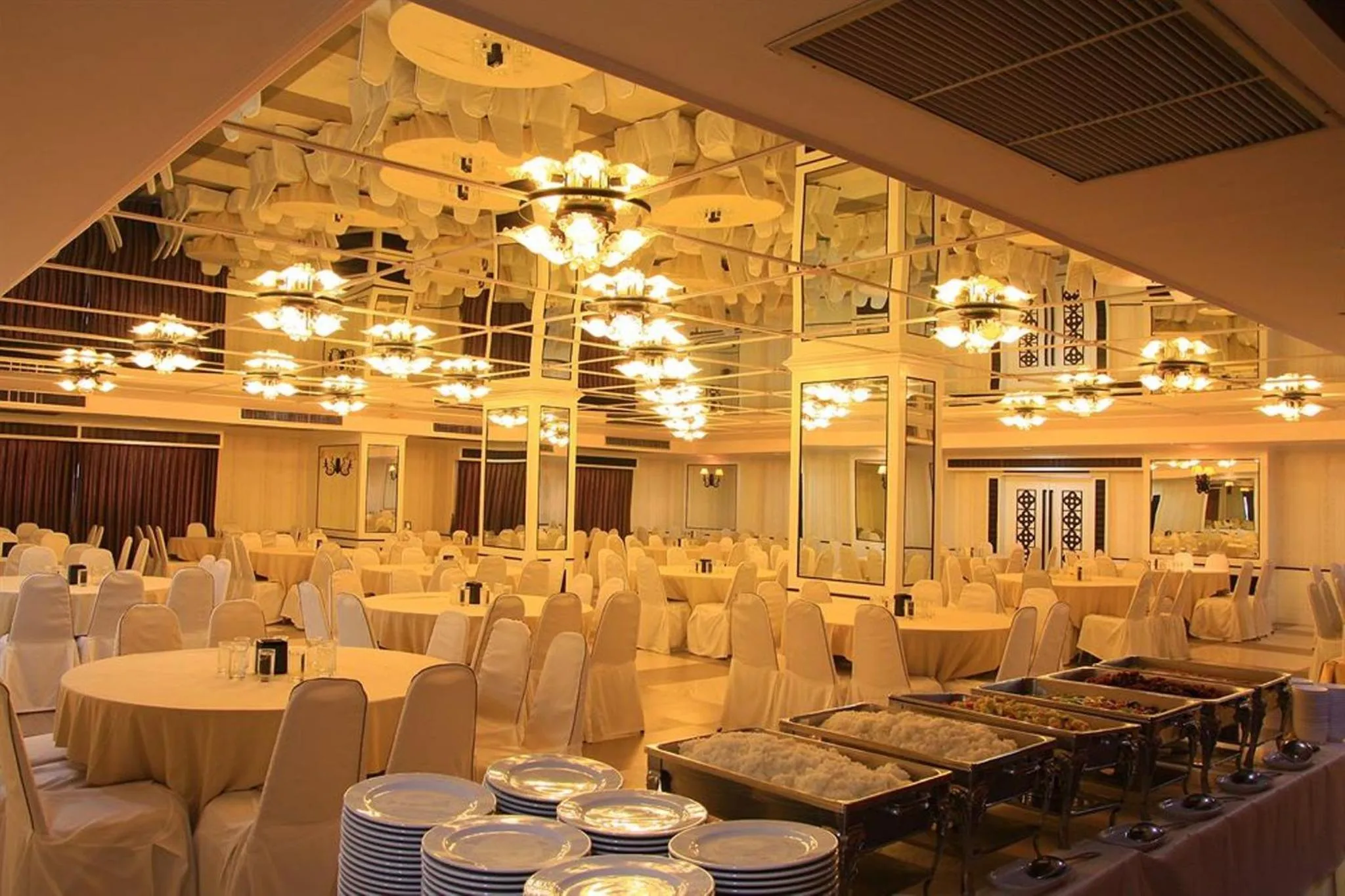 Restaurant/places to eat in The Legacy Convention Hotel