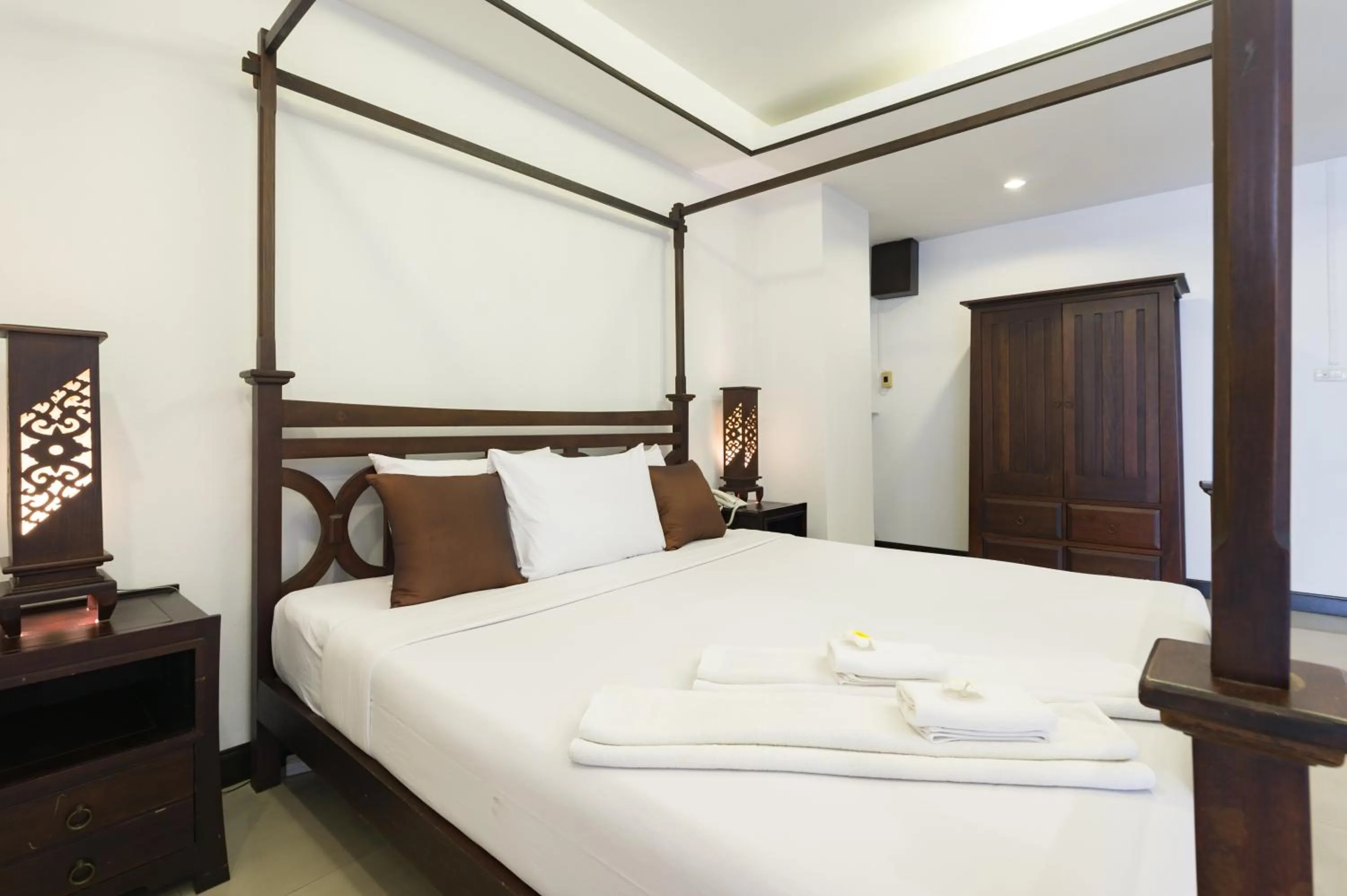 Bedroom, Bed in The Legacy Convention Hotel