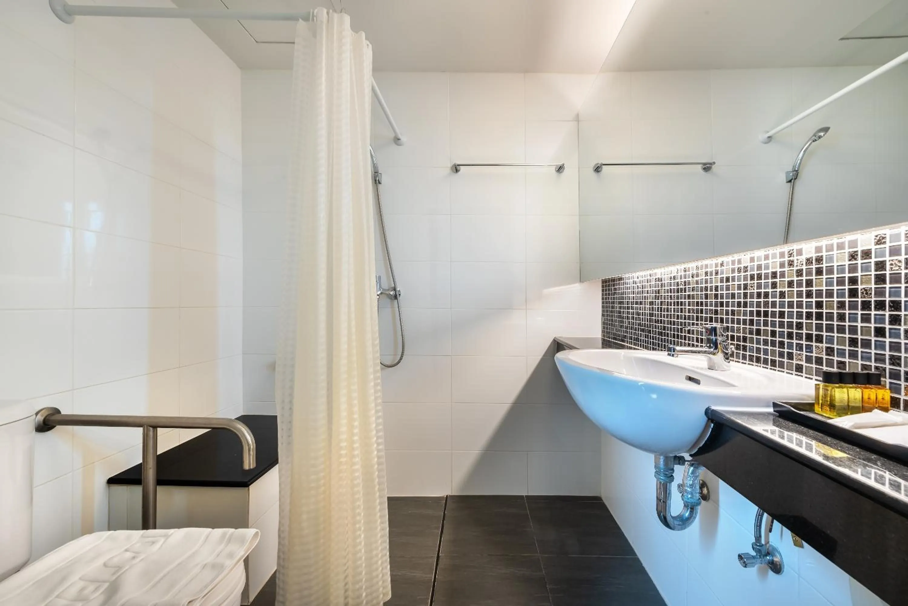 The Legacy Convention Hotel