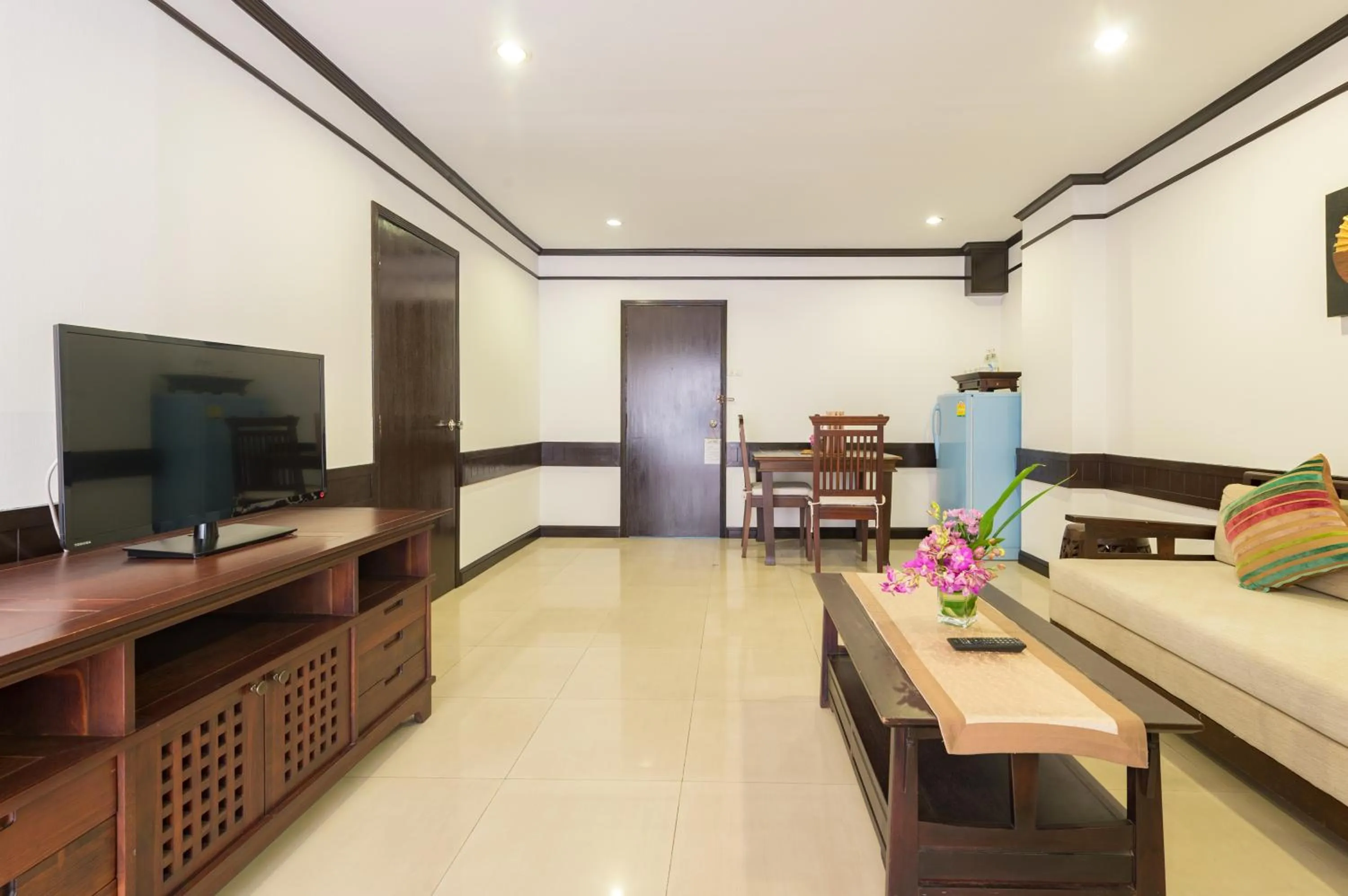 Living room, Bed in The Legacy Convention Hotel