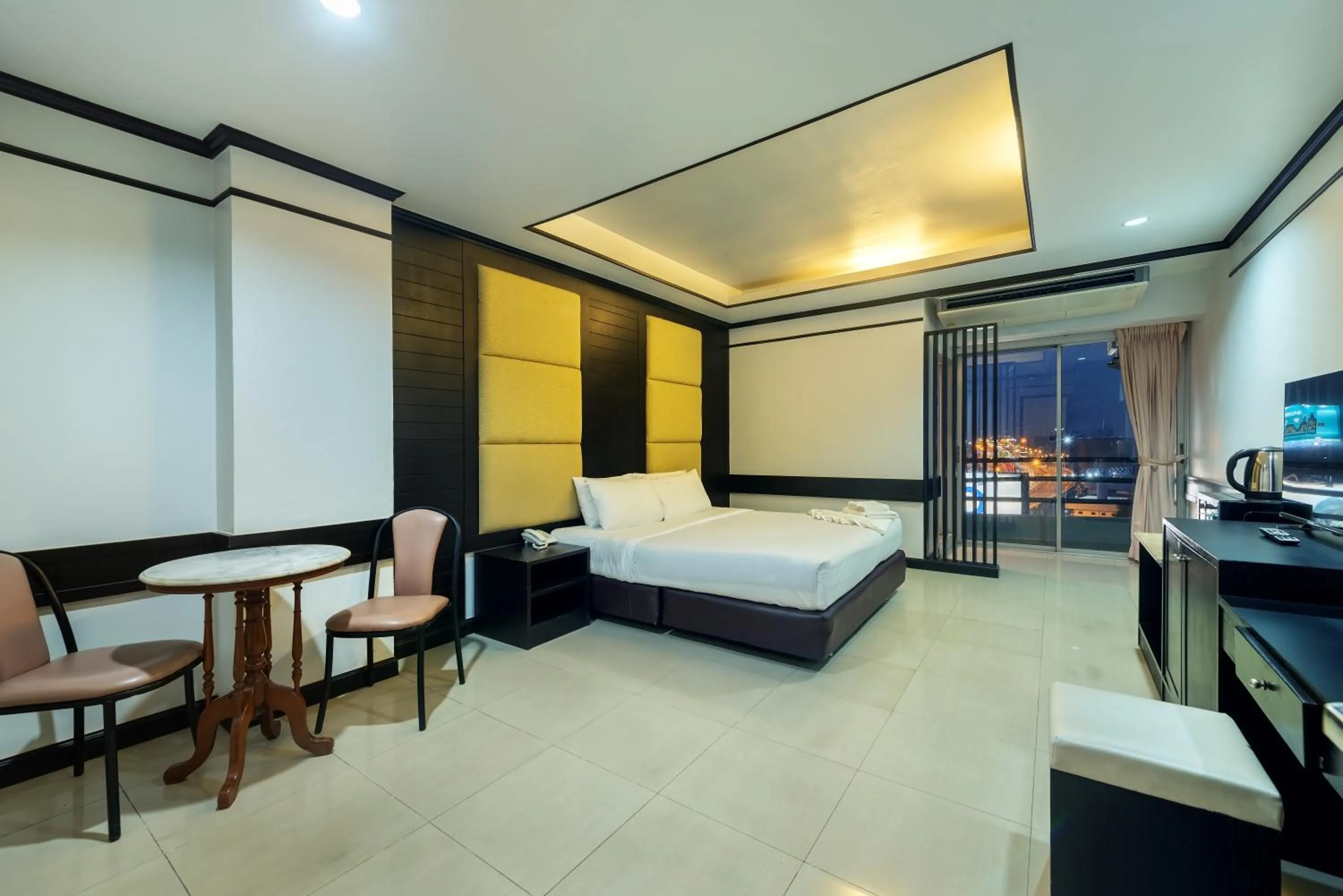 Bed in The Legacy Convention Hotel