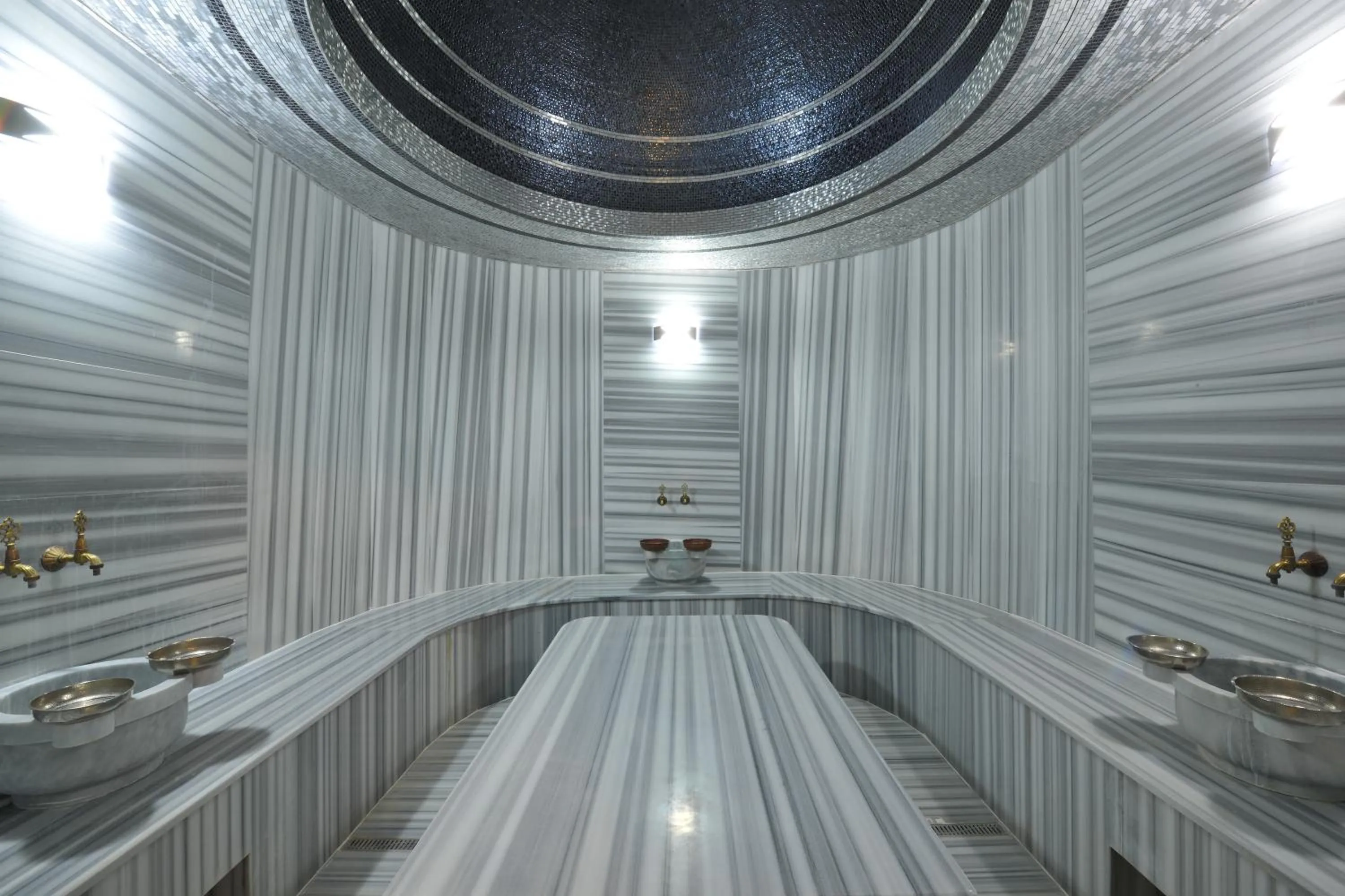 Swimming pool in El Resort Hotel