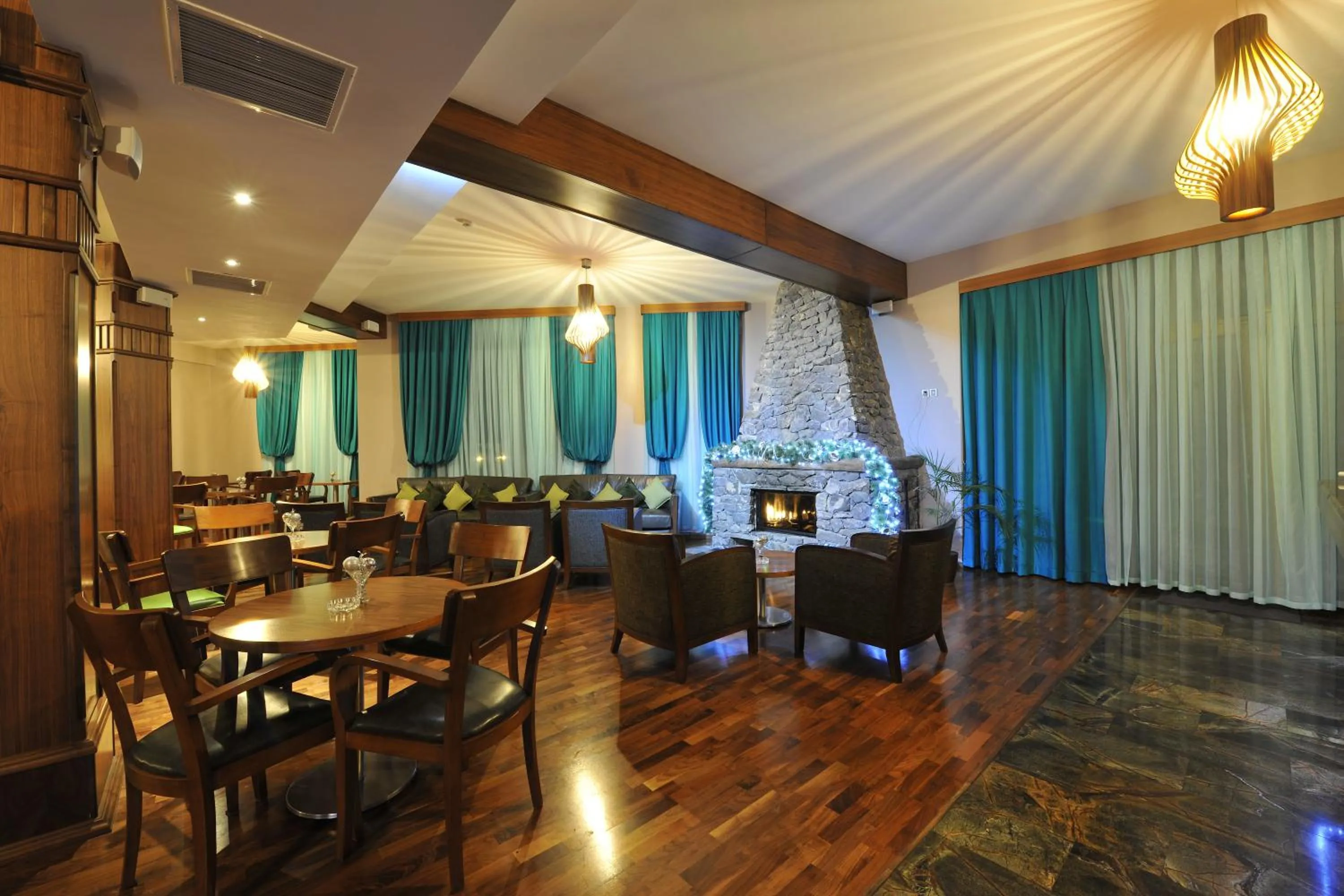 Lounge or bar in El Resort Hotel