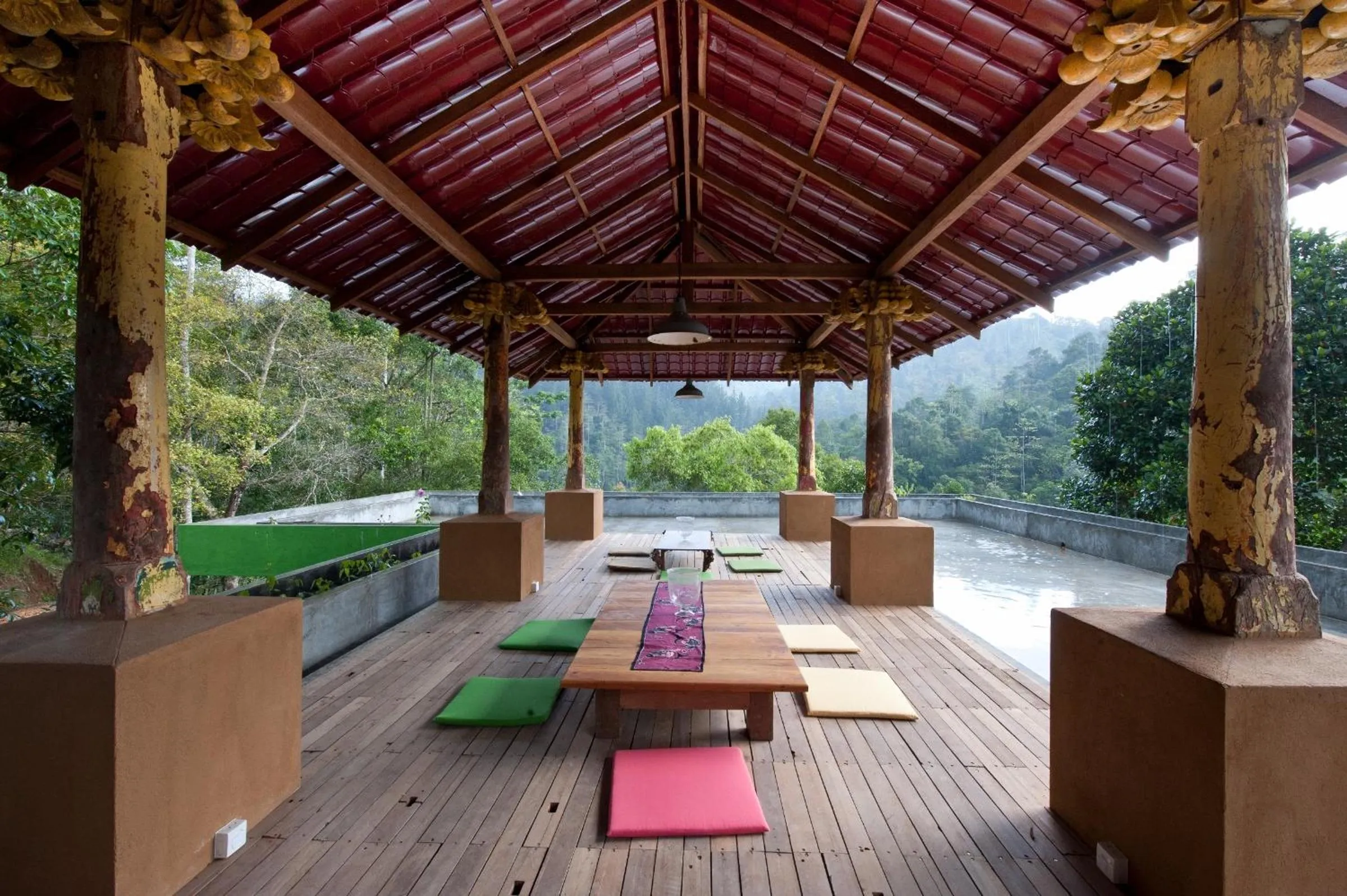 Communal lounge/ TV room in The Kandy Samadhicentre