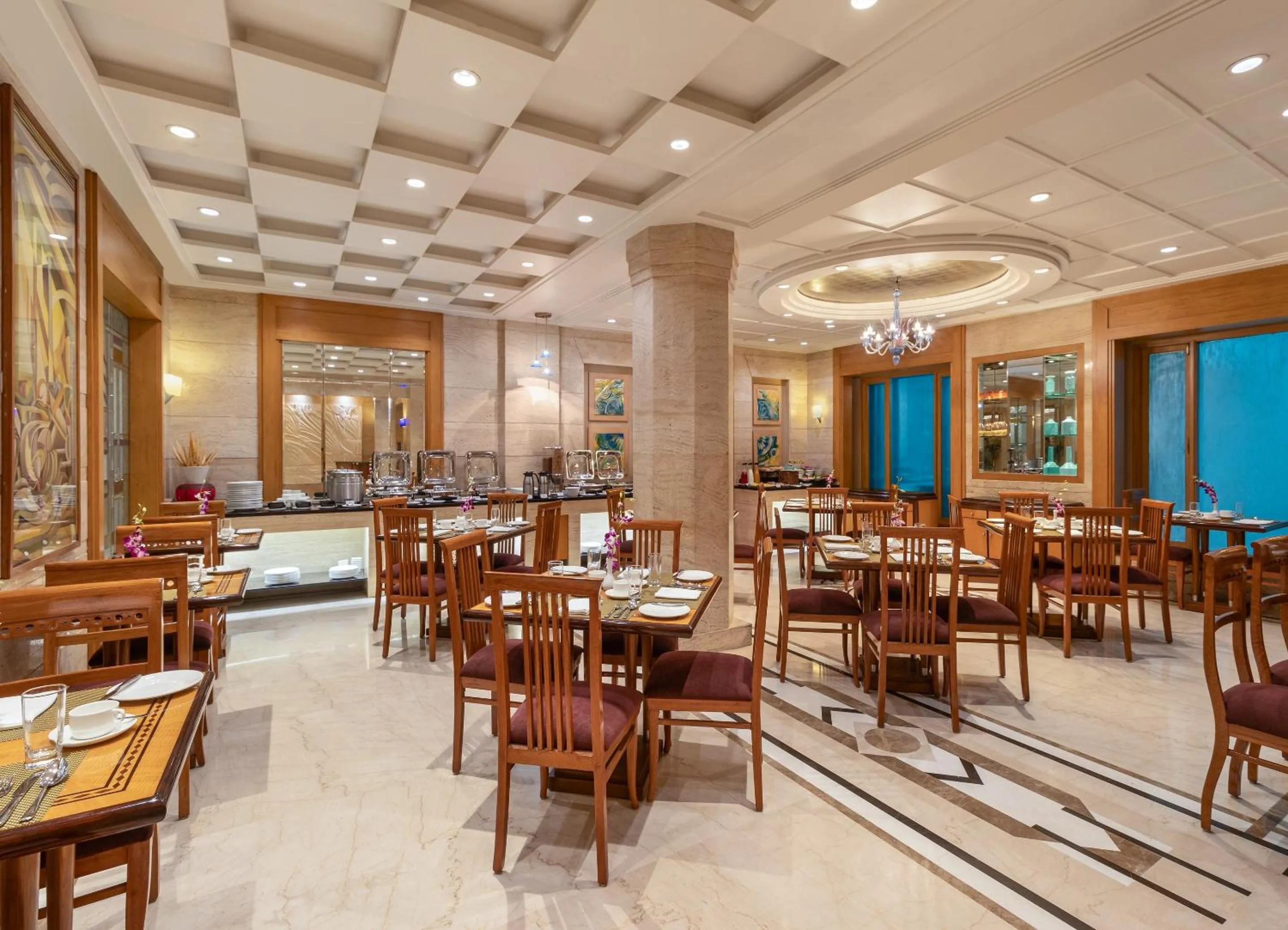 Restaurant/places to eat in Sarovar Portico Kalupur Ahmedabad