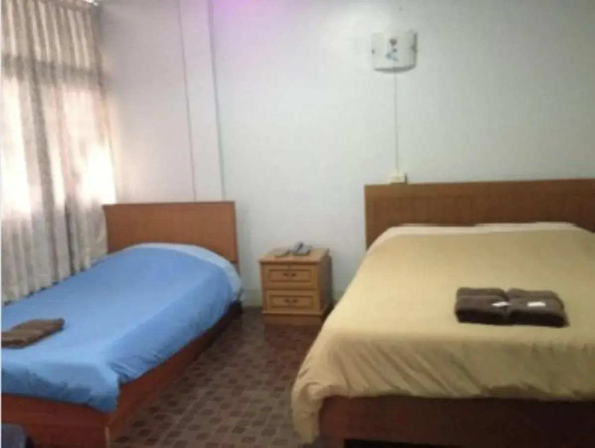 Triple Room in White Orchid Inn II Triple Room in White Orchid Inn II