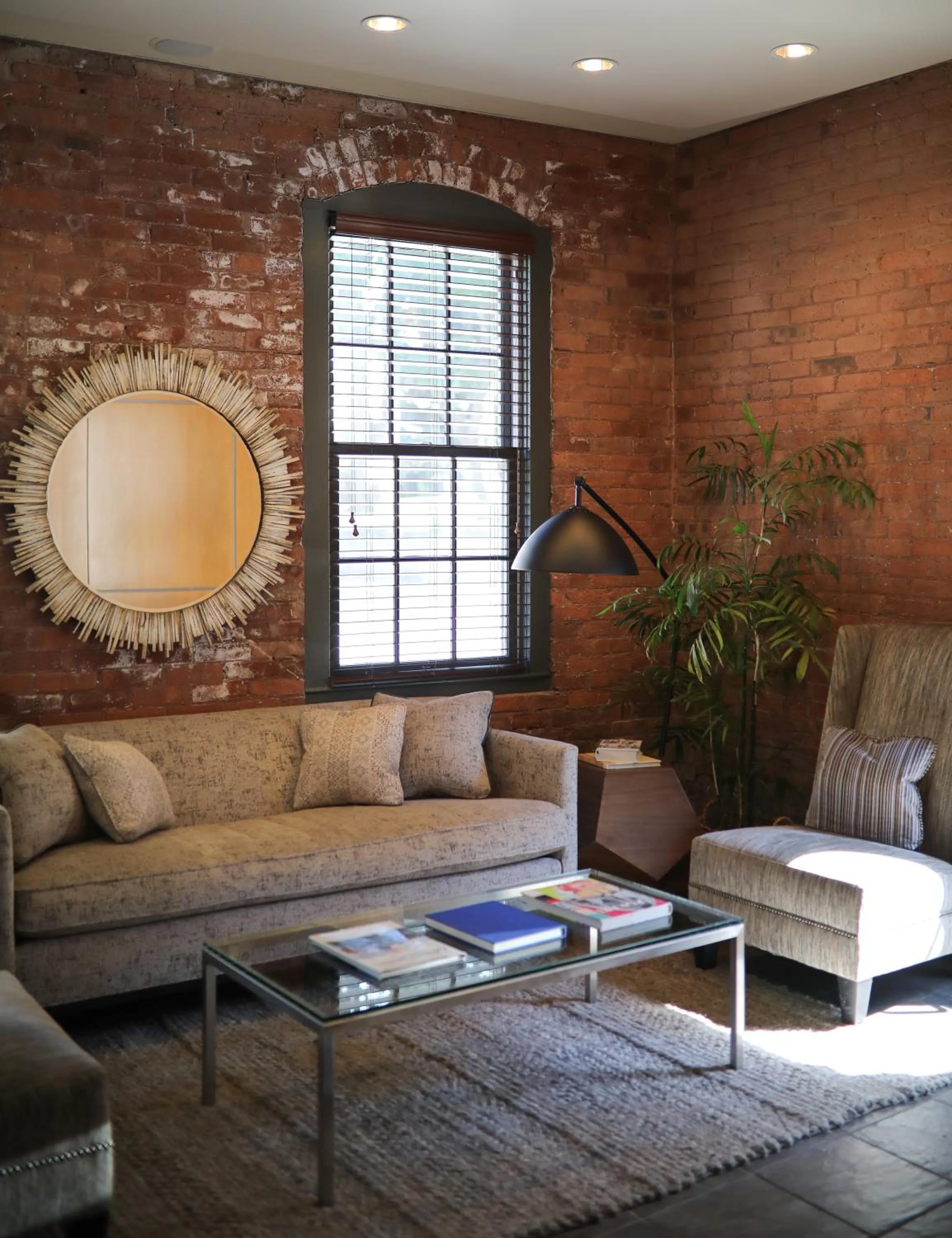 Communal lounge/ TV room in Mill Street Inn