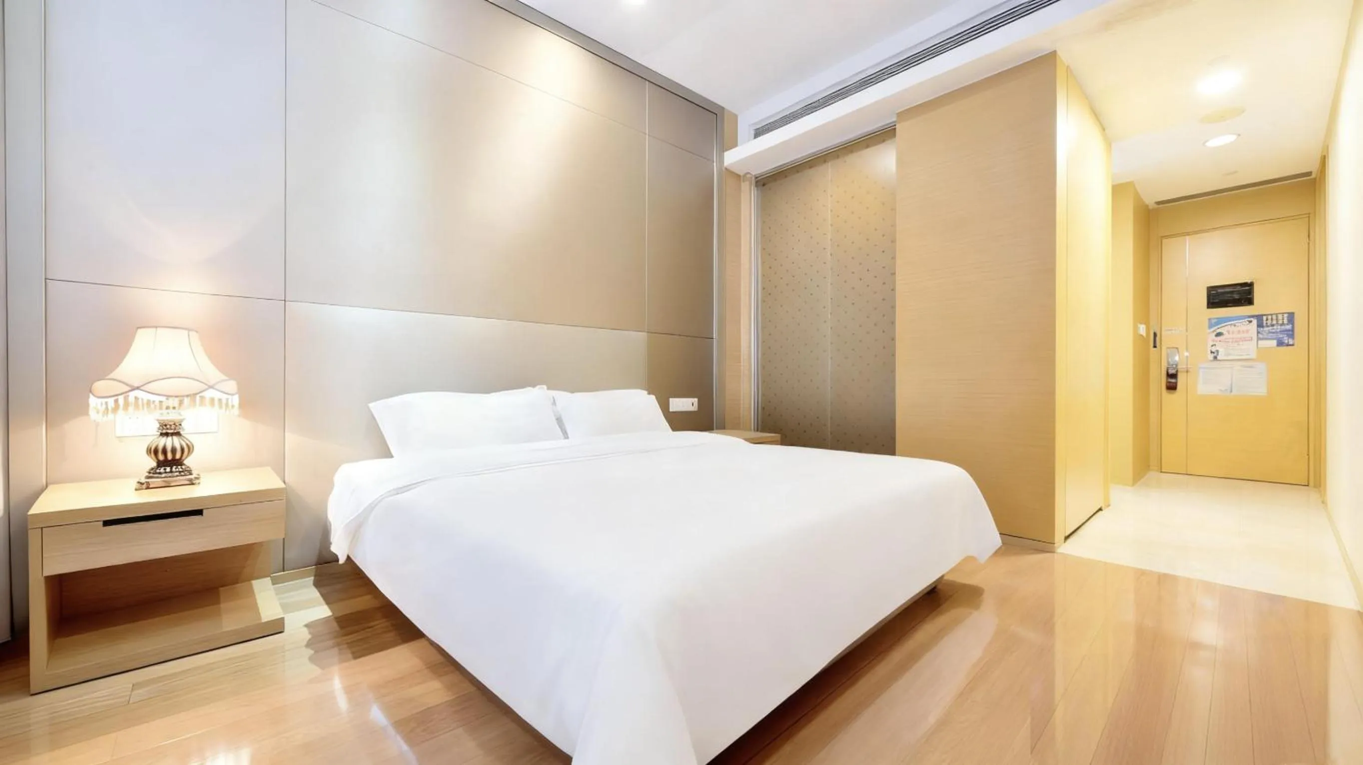 Photo of the whole room, Bed in HeeFun Apartment GZ -Poly World Trading Center-walking distance to Canton Fair