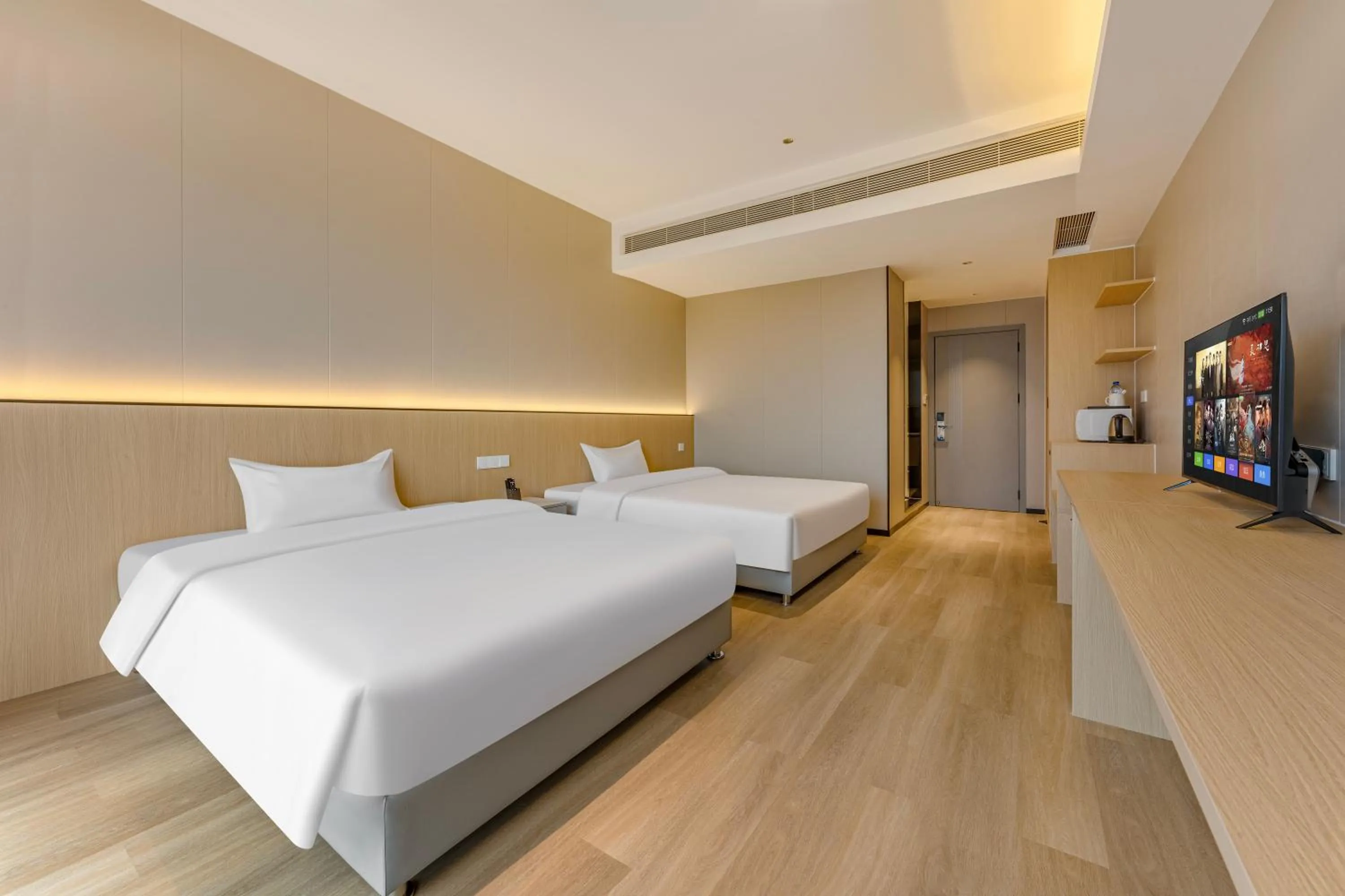 Communal lounge/ TV room, Bed in HeeFun Apartment GZ -Poly World Trading Center-walking distance to Canton Fair