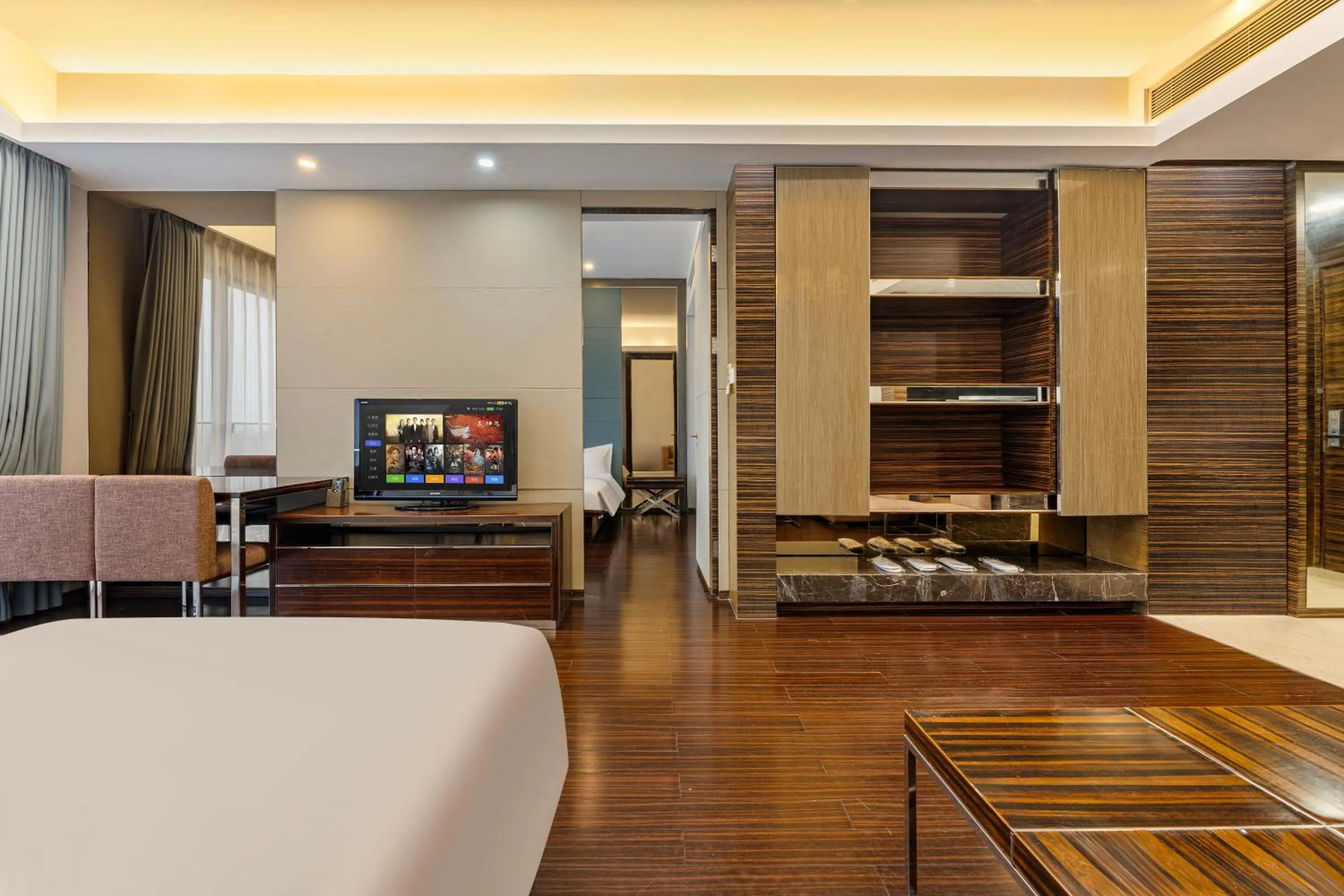 TV and multimedia, Bed in HeeFun Apartment GZ -Poly World Trading Center-walking distance to Canton Fair