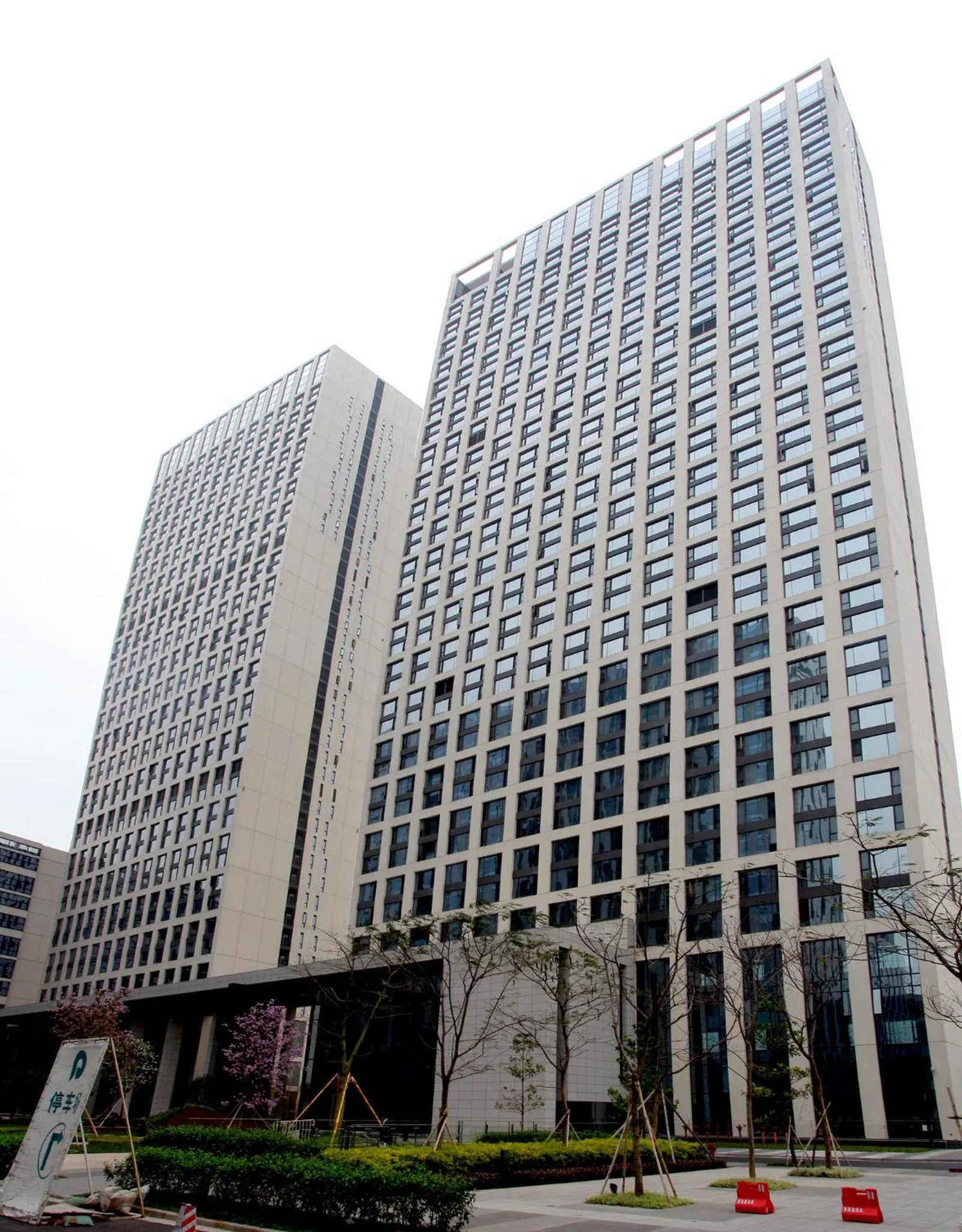 Property building in HeeFun Apartment GZ -Poly World Trading Center-walking distance to Canton Fair