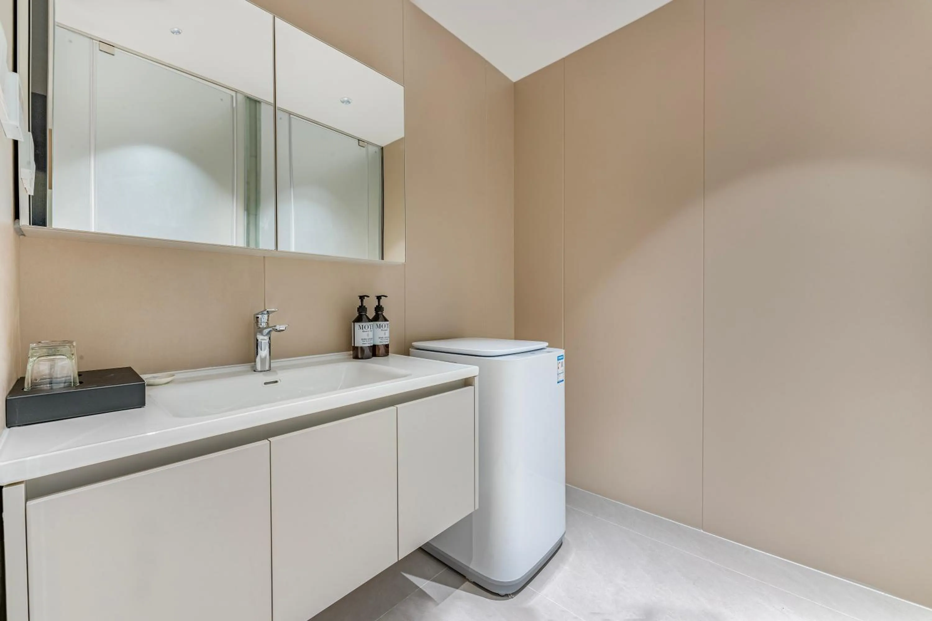 Bathroom in HeeFun Apartment GZ -Poly World Trading Center-walking distance to Canton Fair