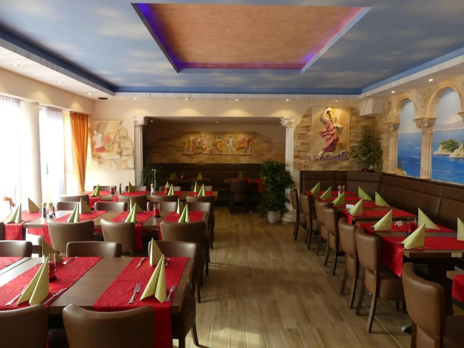 Restaurant/places to eat in Hotel Akropolis