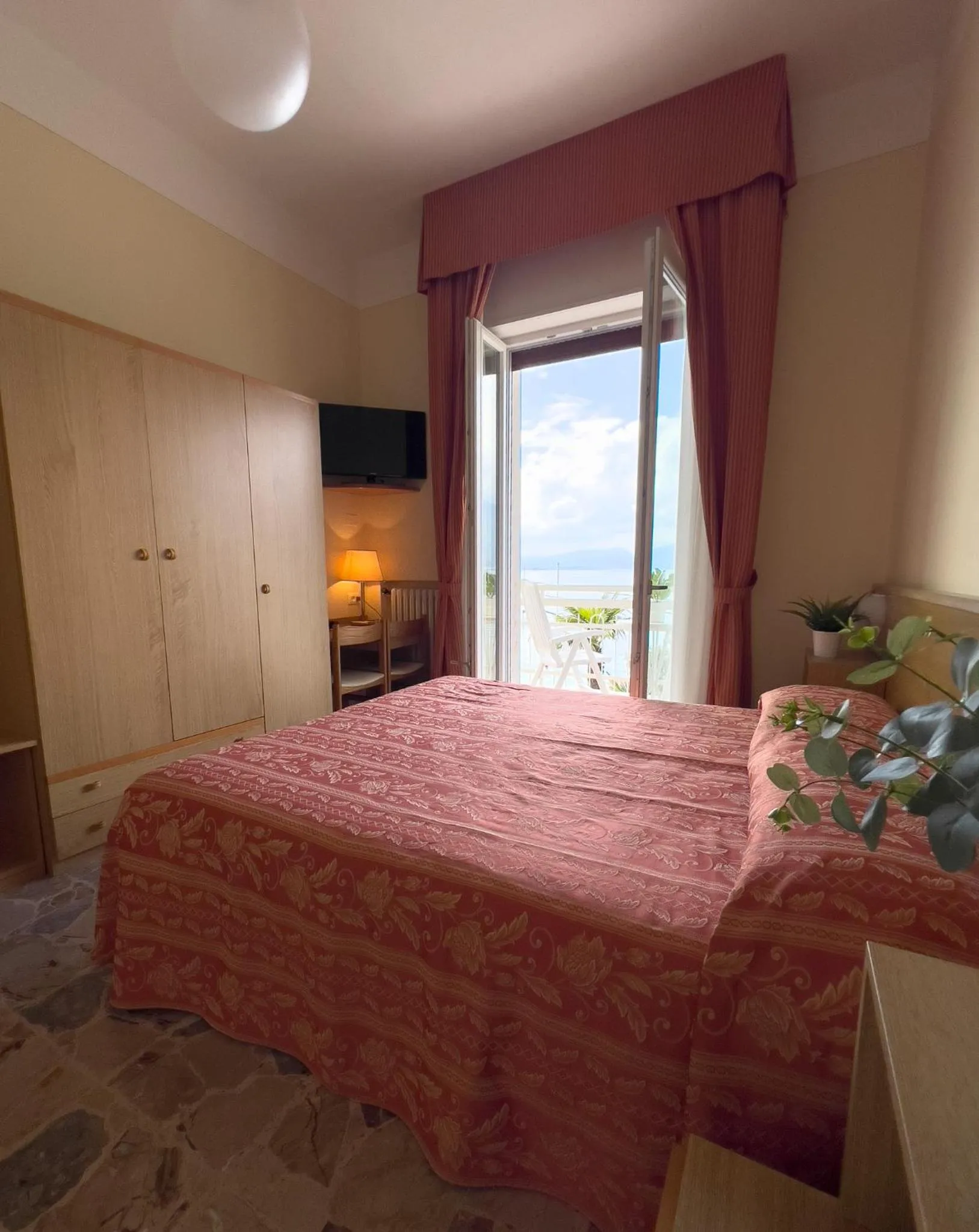 Bed in Hotel Benacus Torri del Benaco