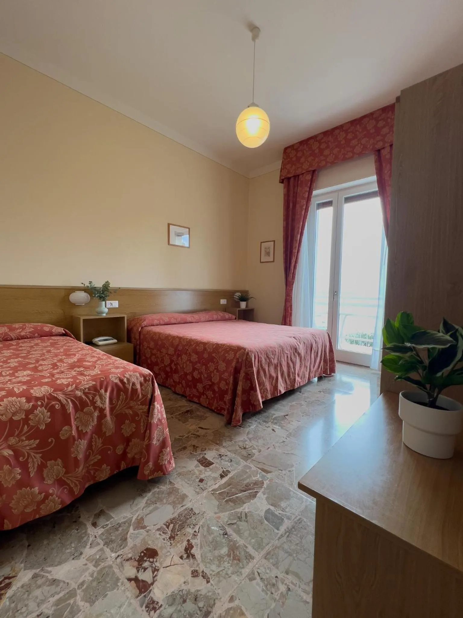 Bed in Hotel Benacus Torri del Benaco