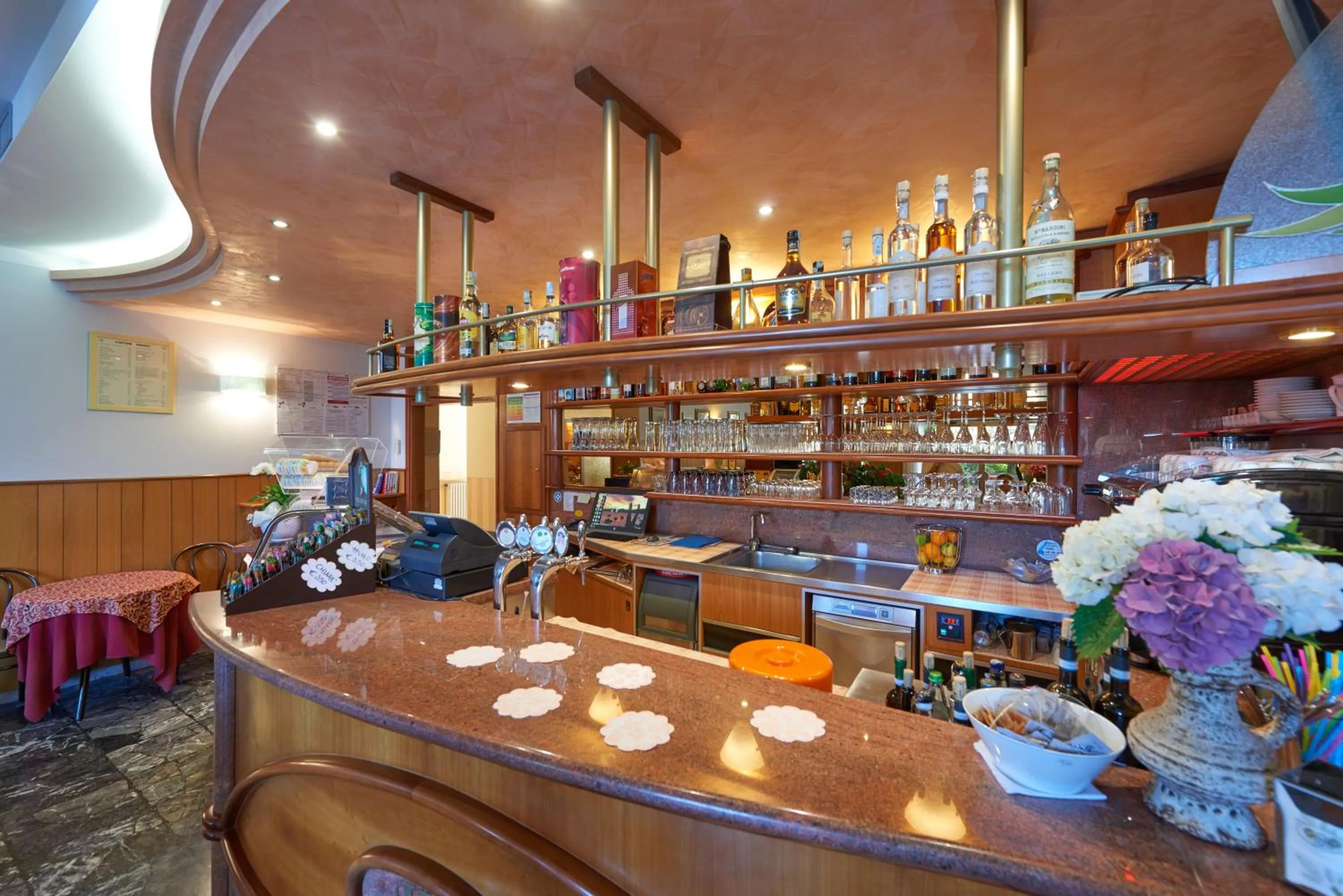 Lounge or bar in Hotel Benacus Torri del Benaco