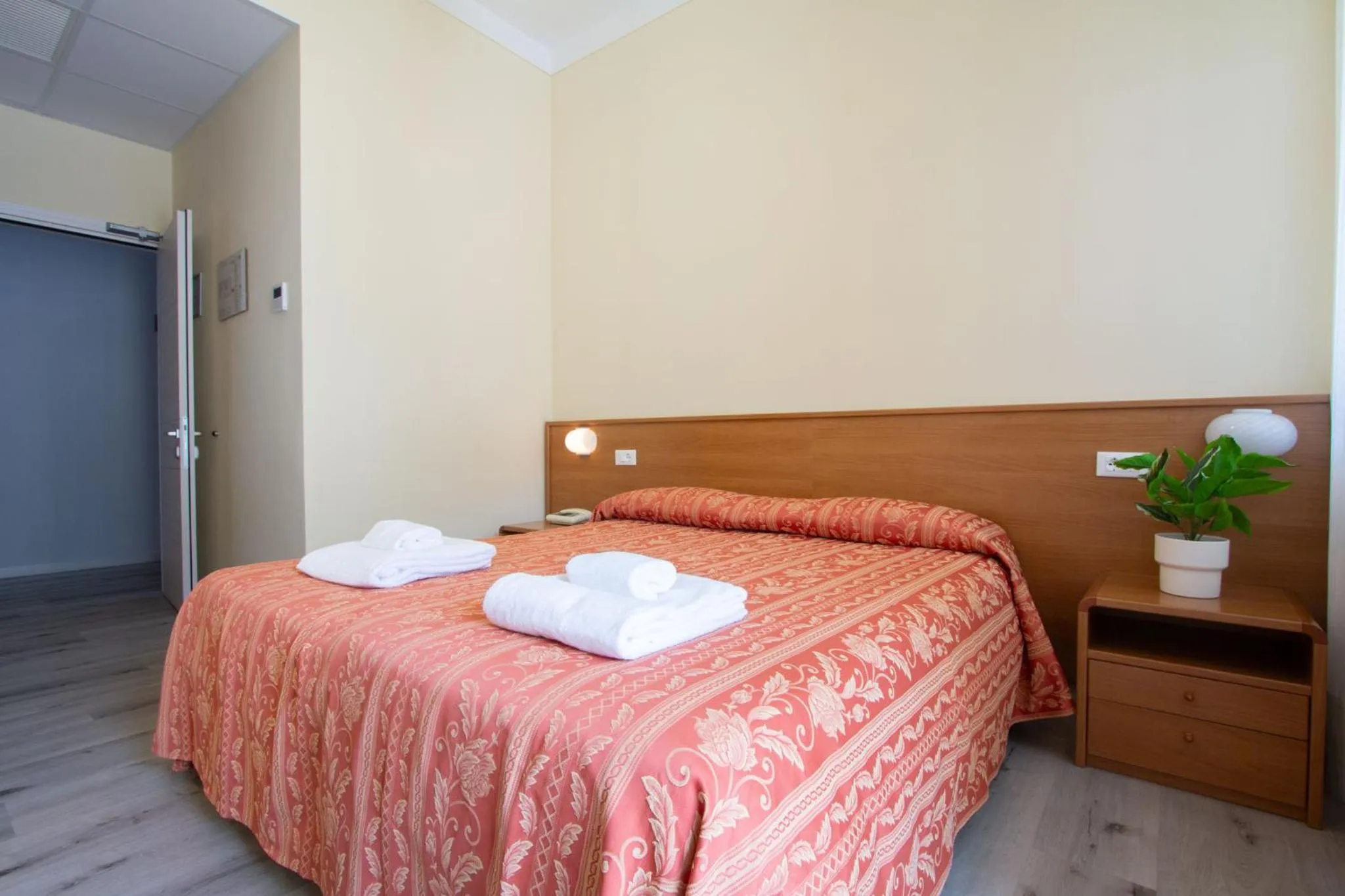 Bed in Hotel Benacus Torri del Benaco