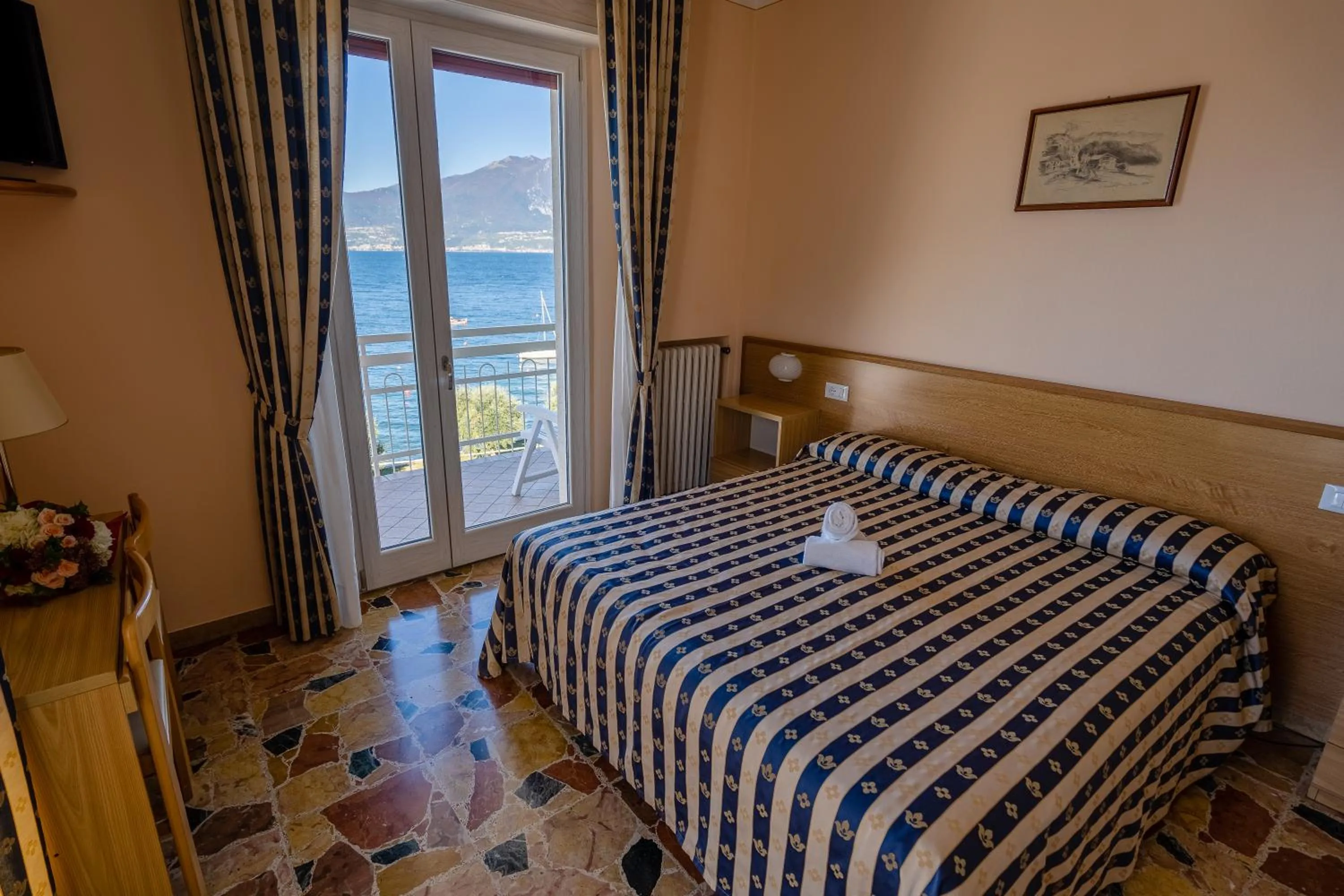 Bed in Hotel Benacus Torri del Benaco