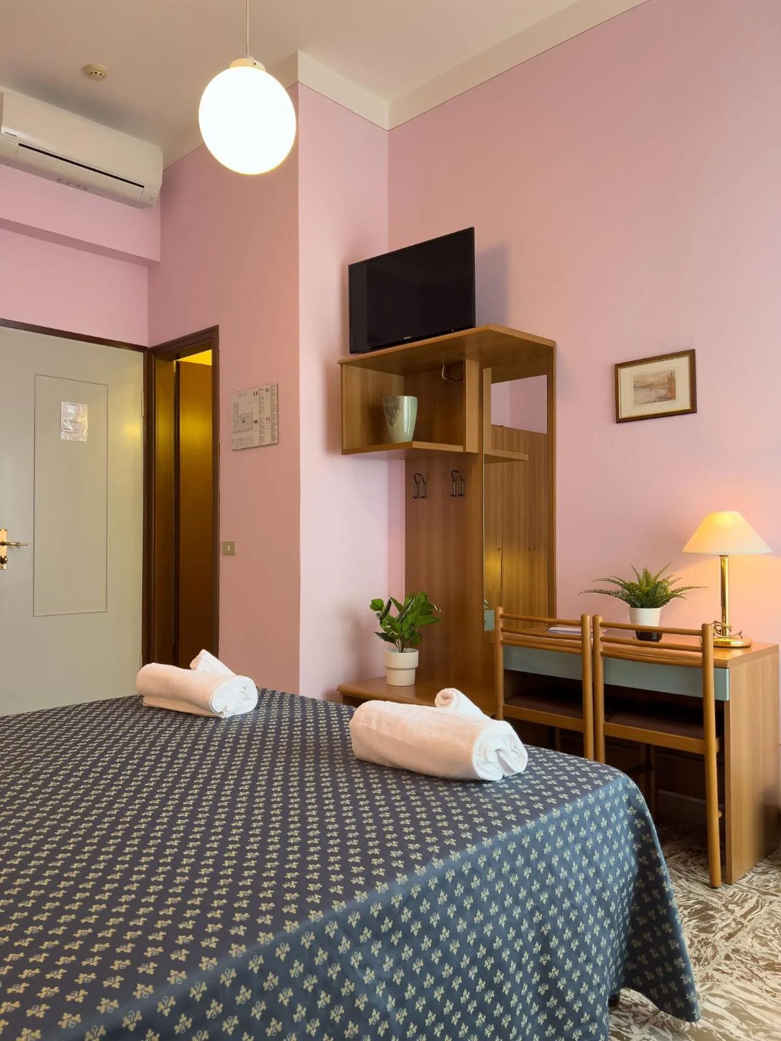 Bed in Hotel Benacus Torri del Benaco