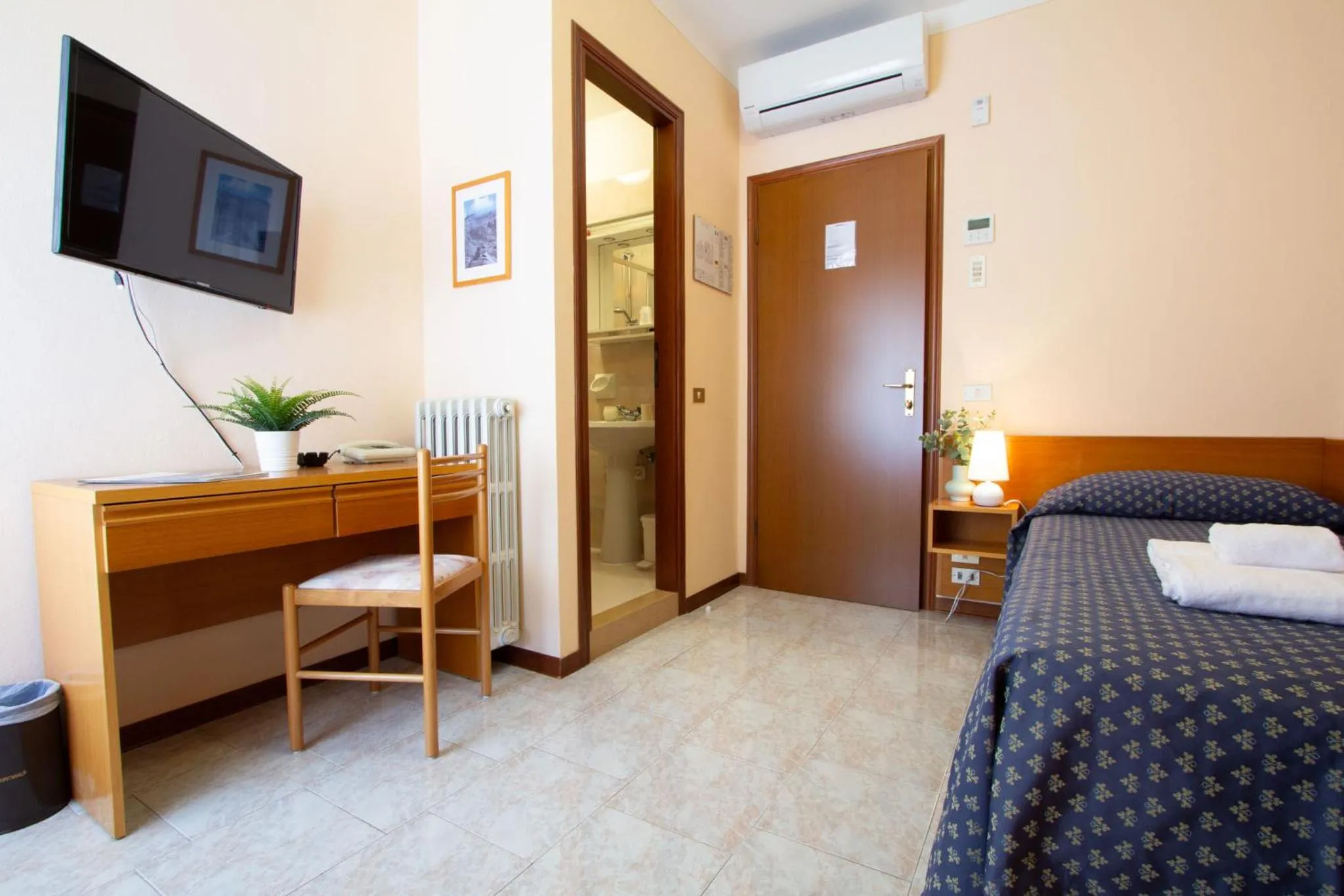 Bed in Hotel Benacus Torri del Benaco