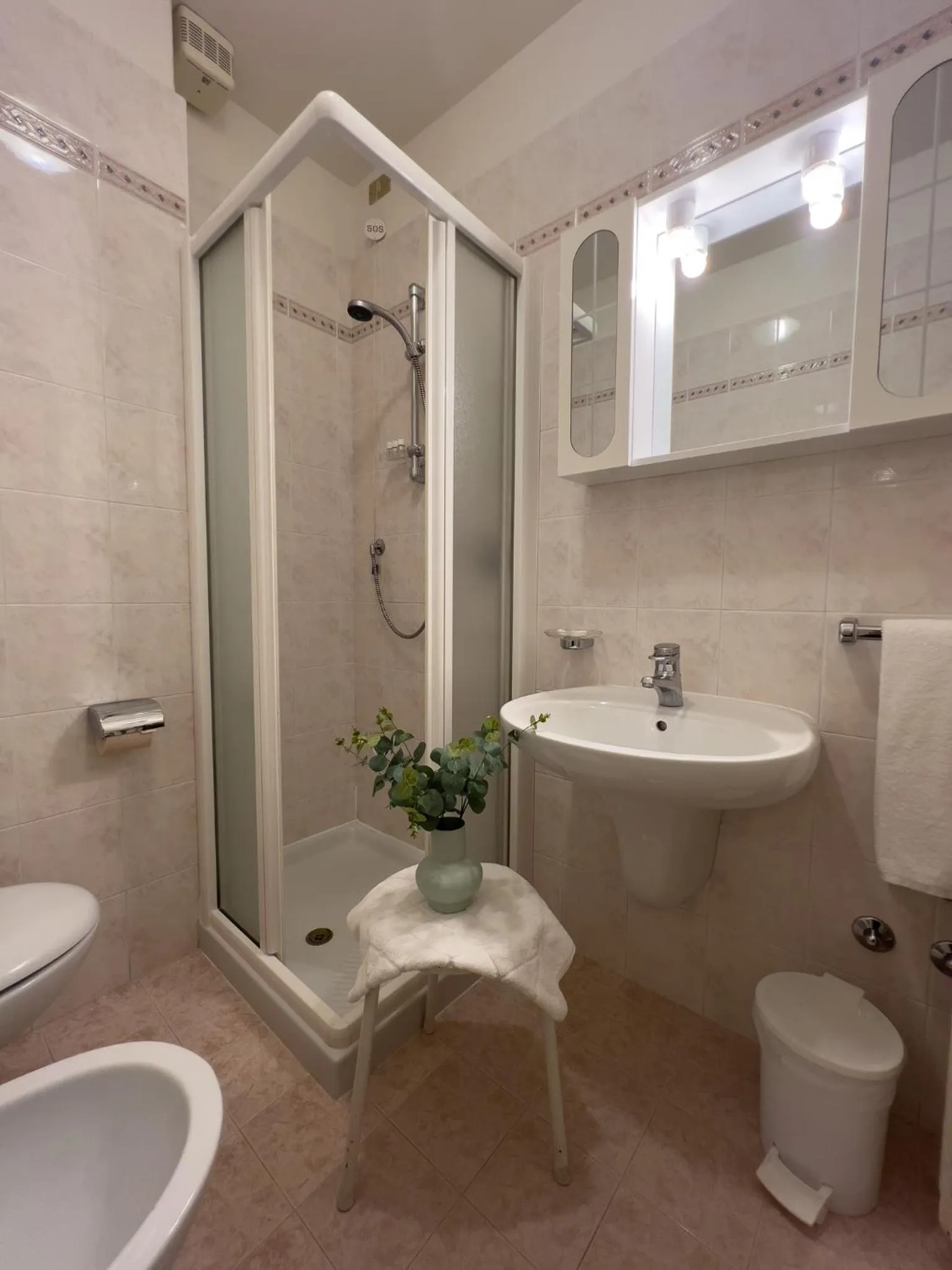 Shower in Hotel Benacus Torri del Benaco