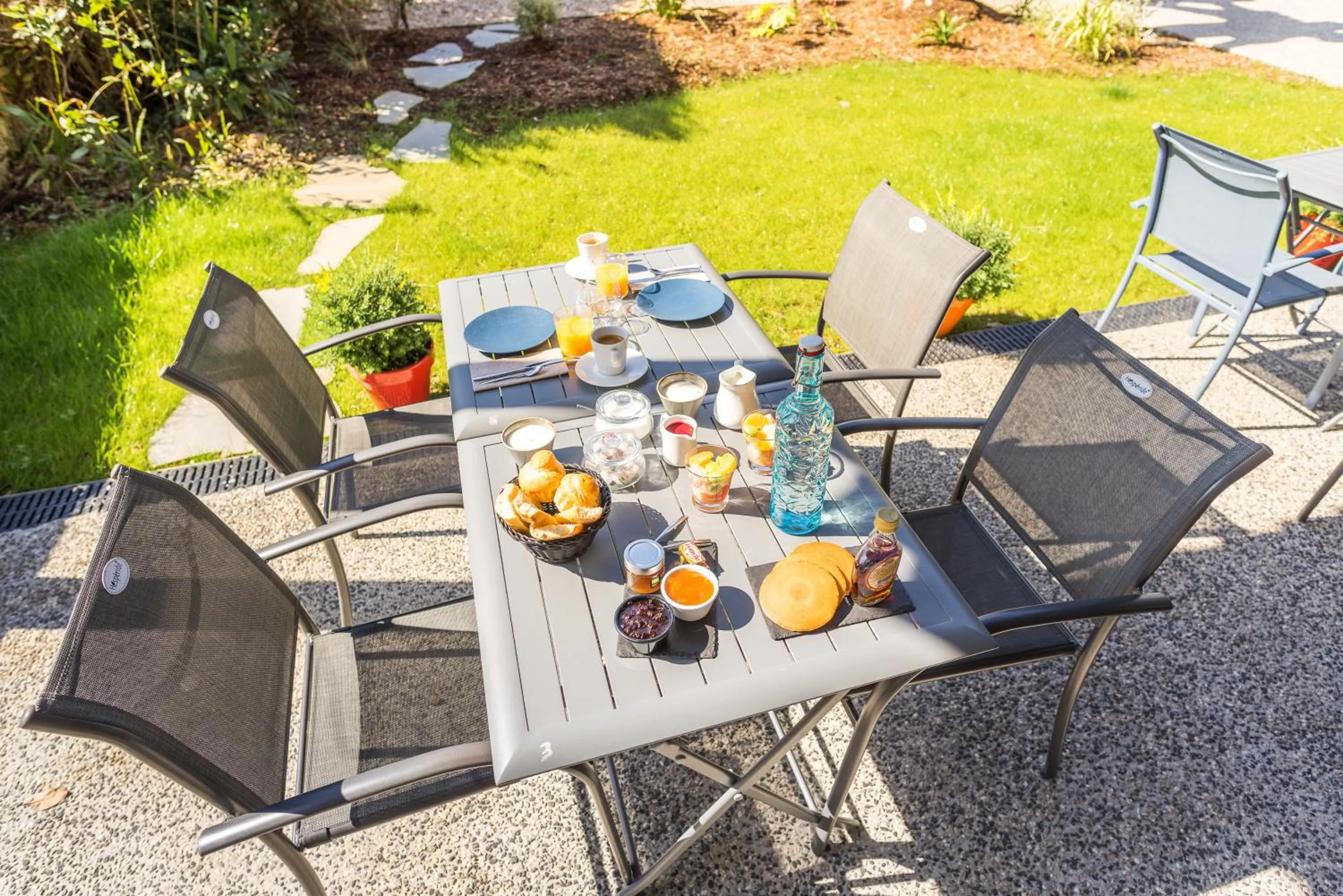 Patio in Jondoni Laurendi Kanbo