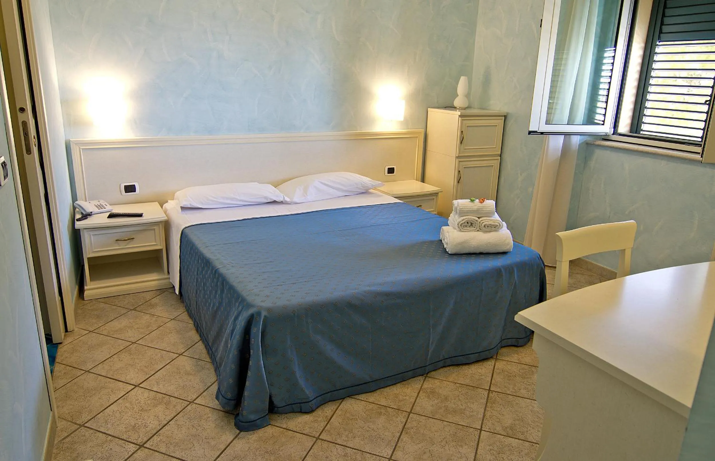 Photo of the whole room in Hotel Capital