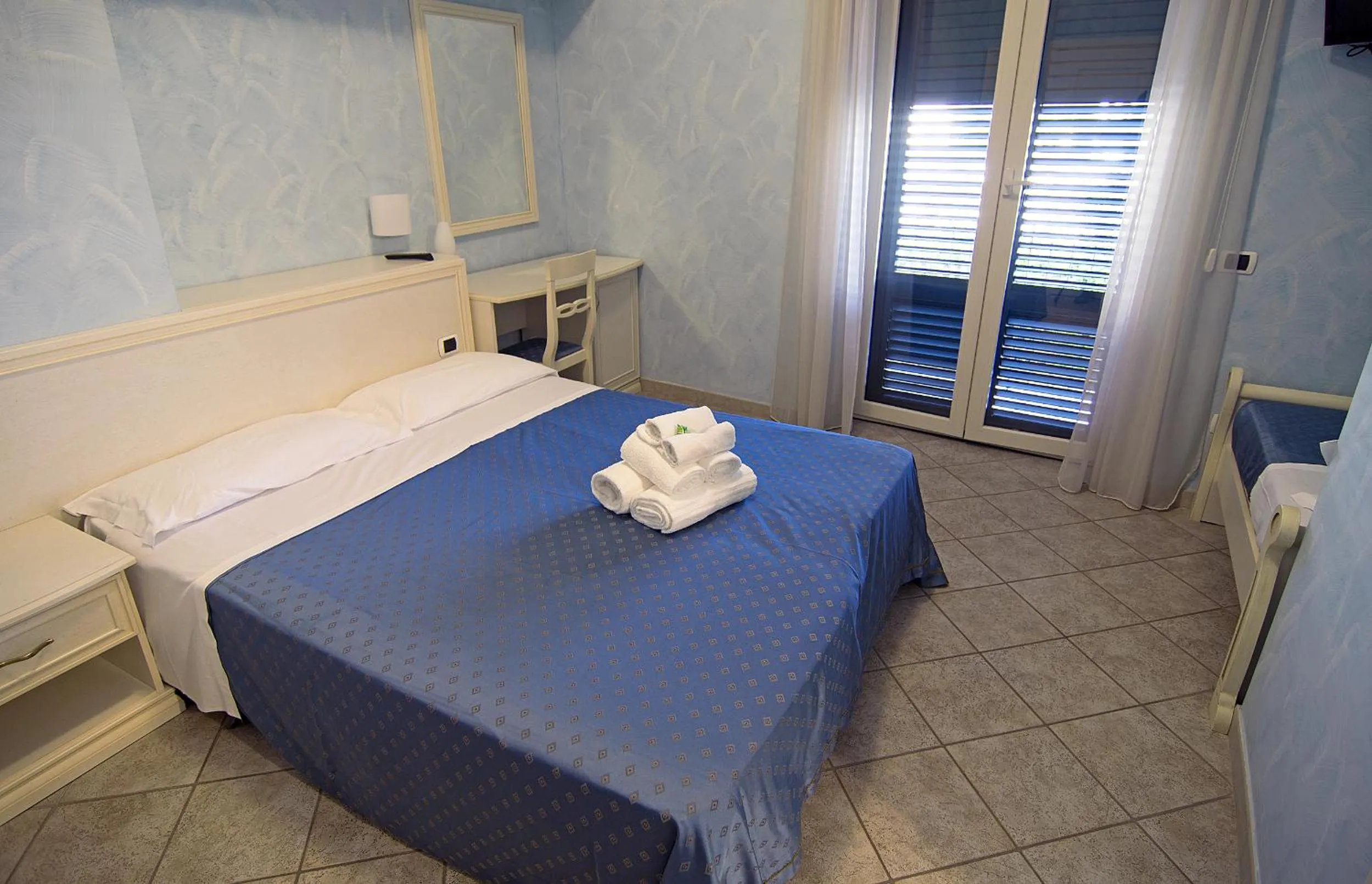 Photo of the whole room in Hotel Capital