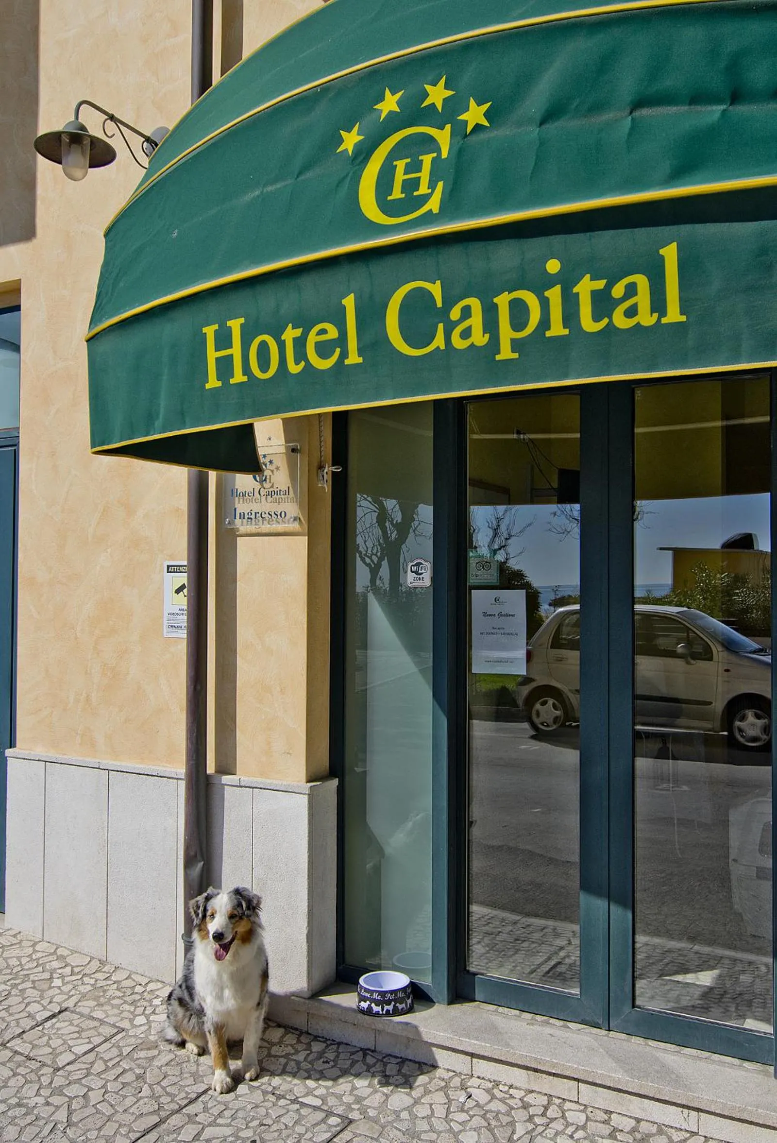 Facade/entrance in Hotel Capital