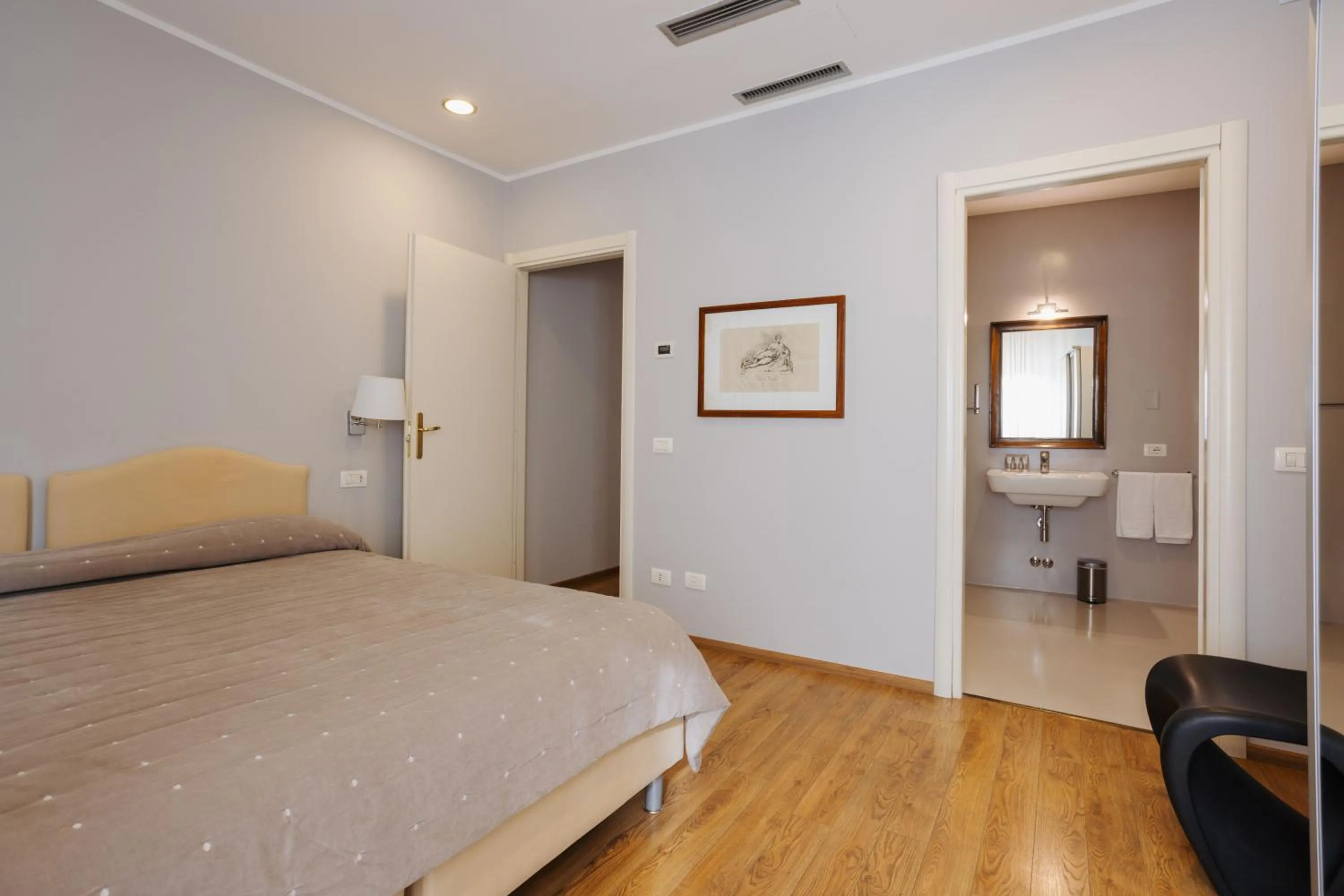 Bathroom, Bed in Palazzo Dalla Rosa Prati