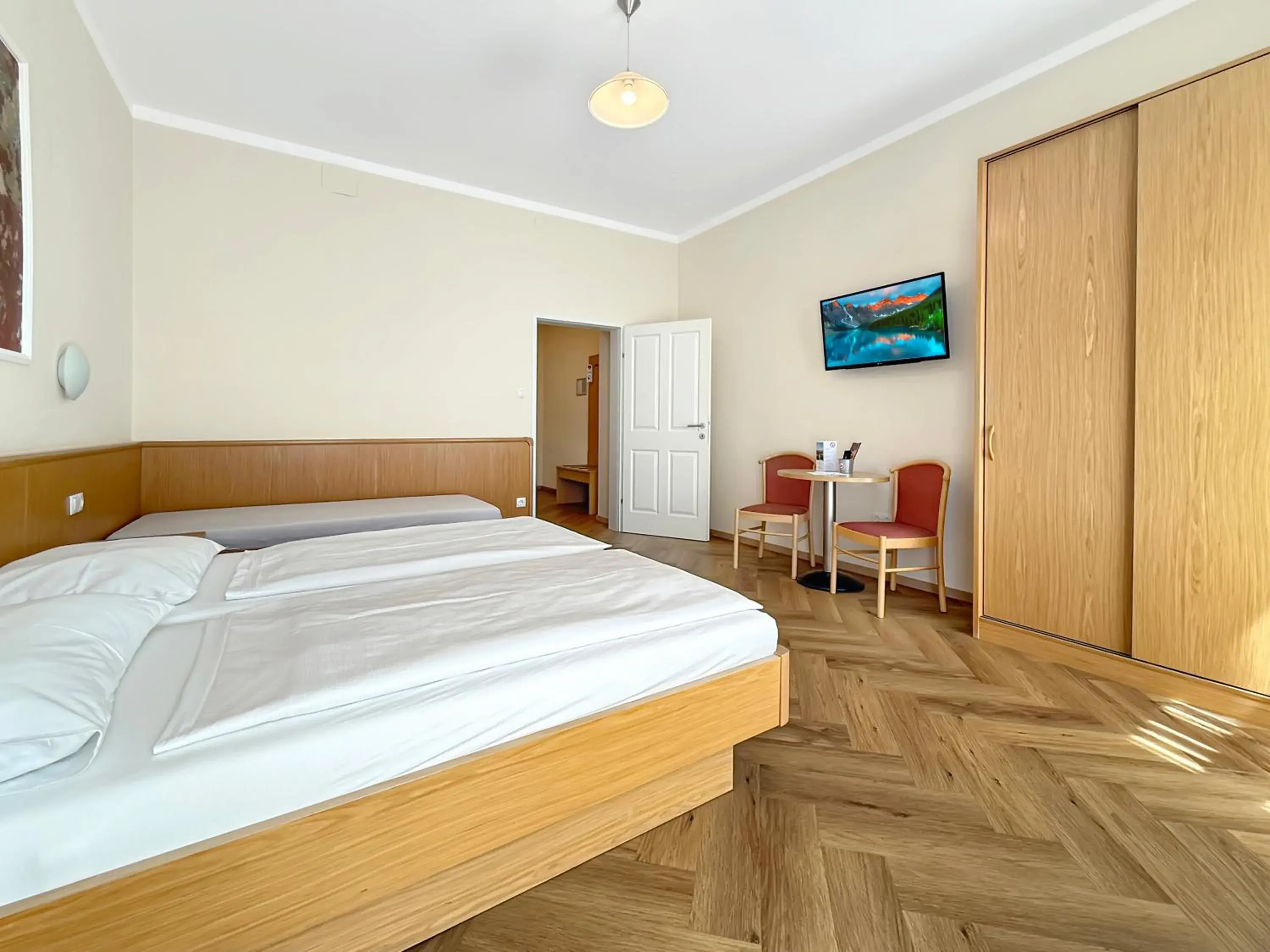 Double or Twin Room in Hotel-Pension Fünfhaus Double or Twin Room in Hotel-Pension Fünfhaus