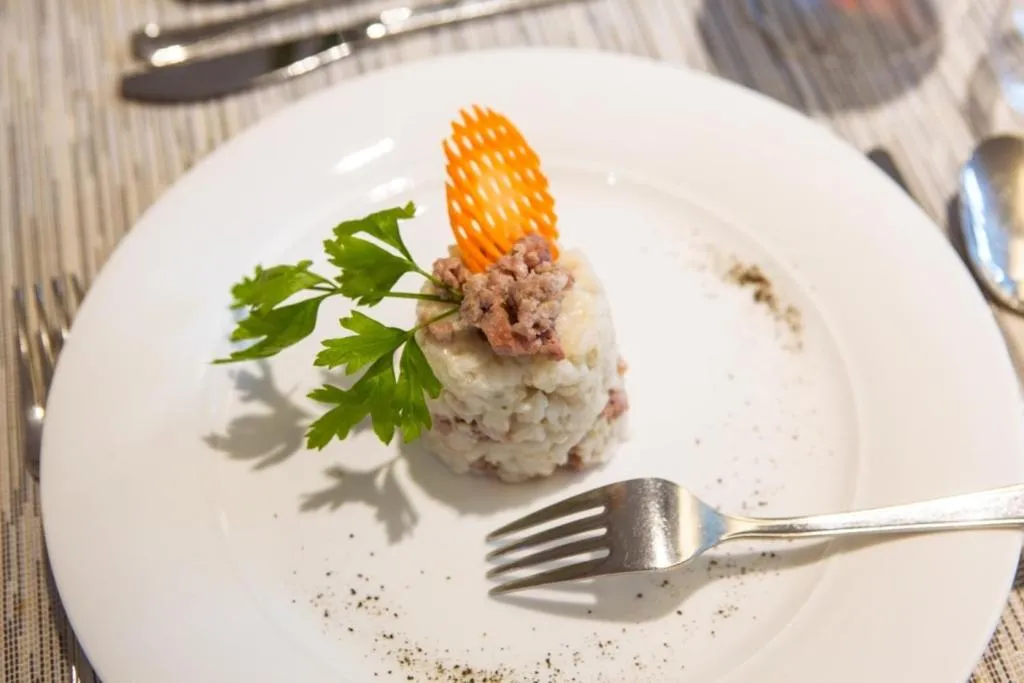 Restaurant/places to eat in Hotel Pace