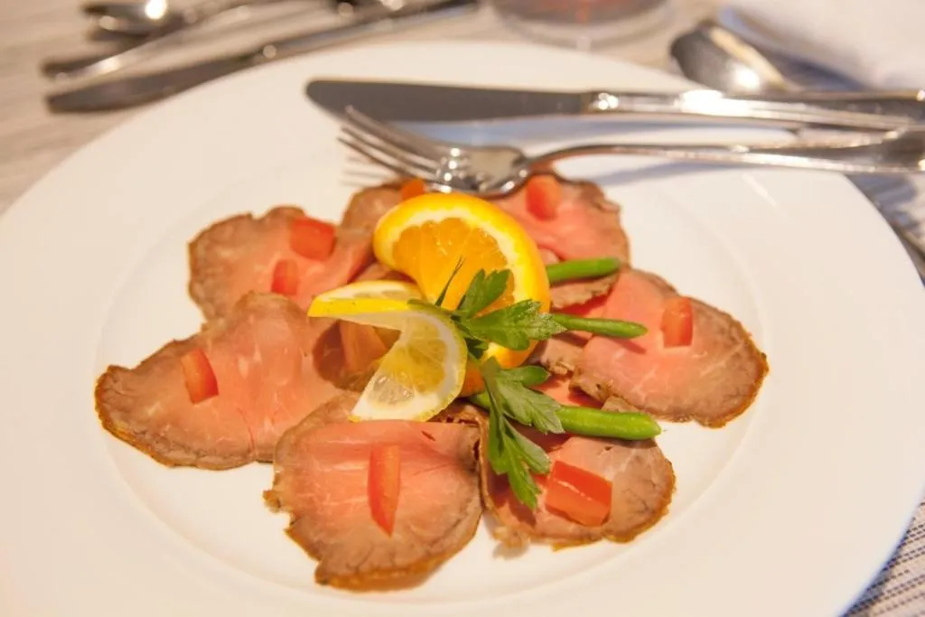 Restaurant/places to eat in Hotel Pace