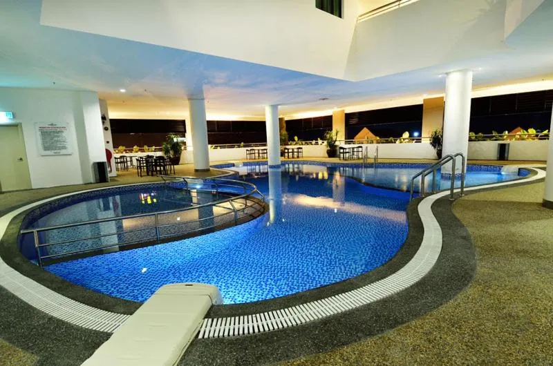 Swimming pool in Holiday Villa Hotel & Suites Kota Bharu - Wakaf Che Yeh, Night Market