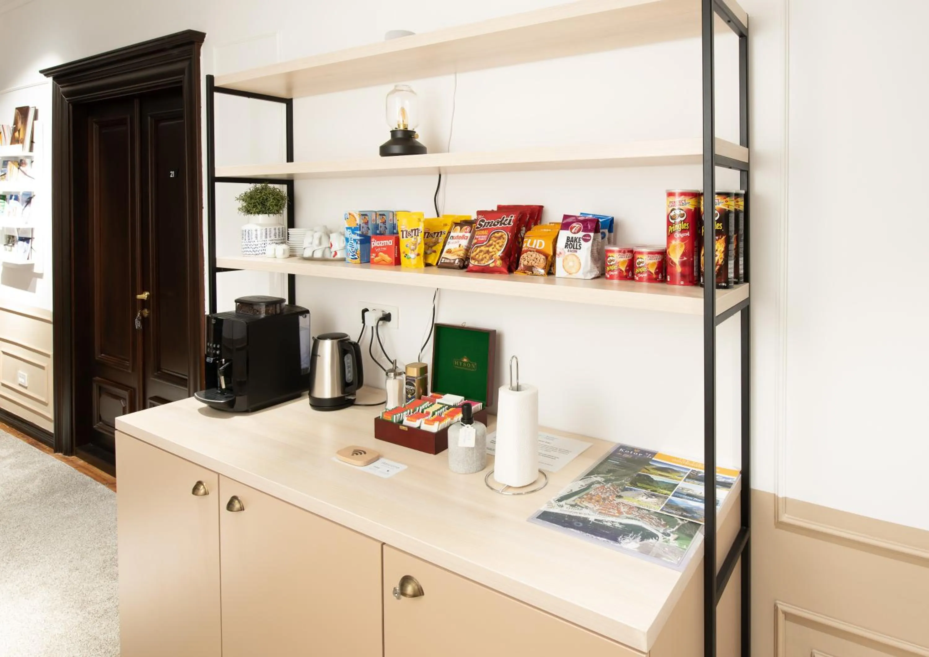 Coffee/tea facilities in Kotor Nest