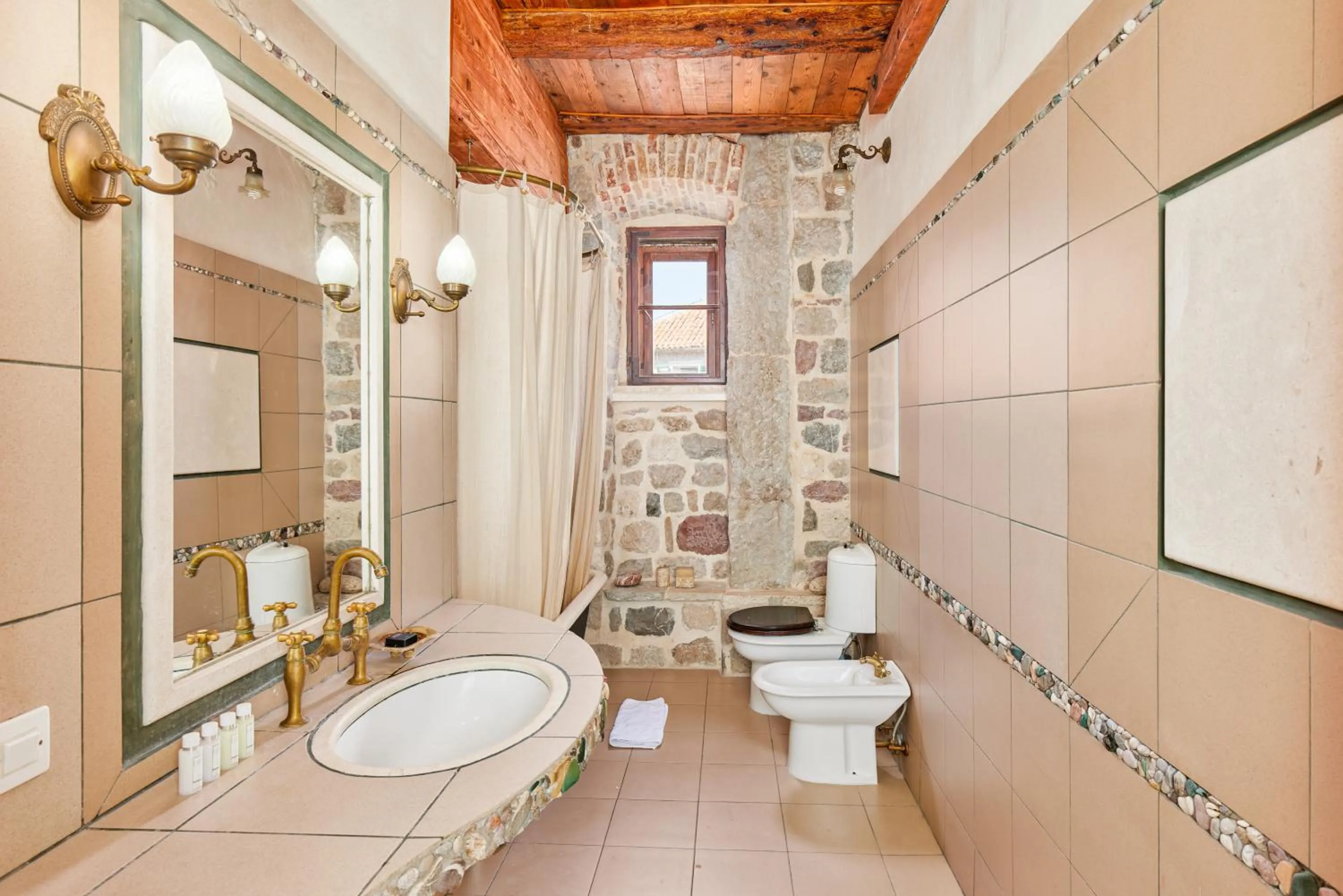 Bathroom in Kotor Nest