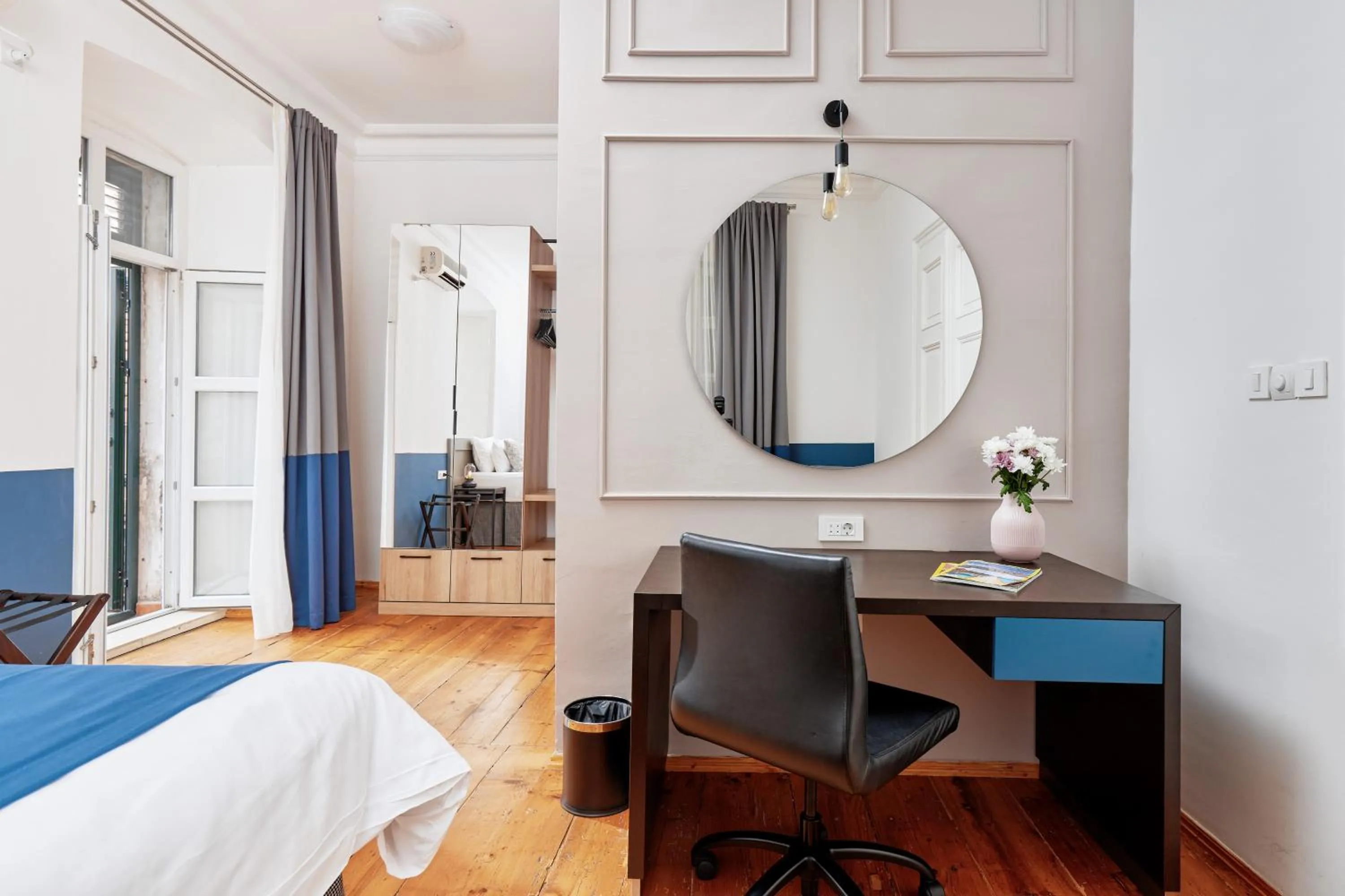 Photo of the whole room, Bed in Kotor Nest