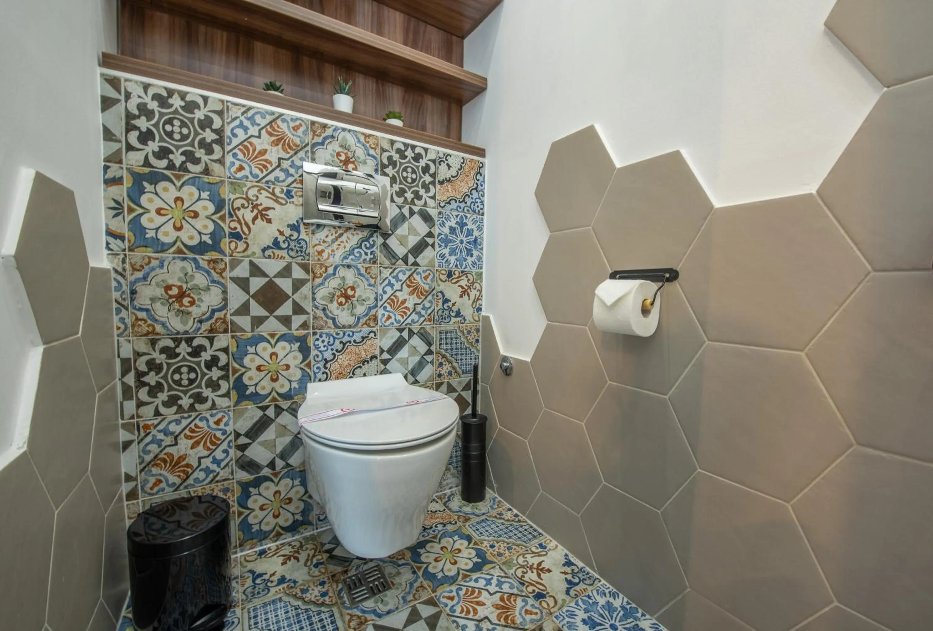 Toilet in Kotor Nest