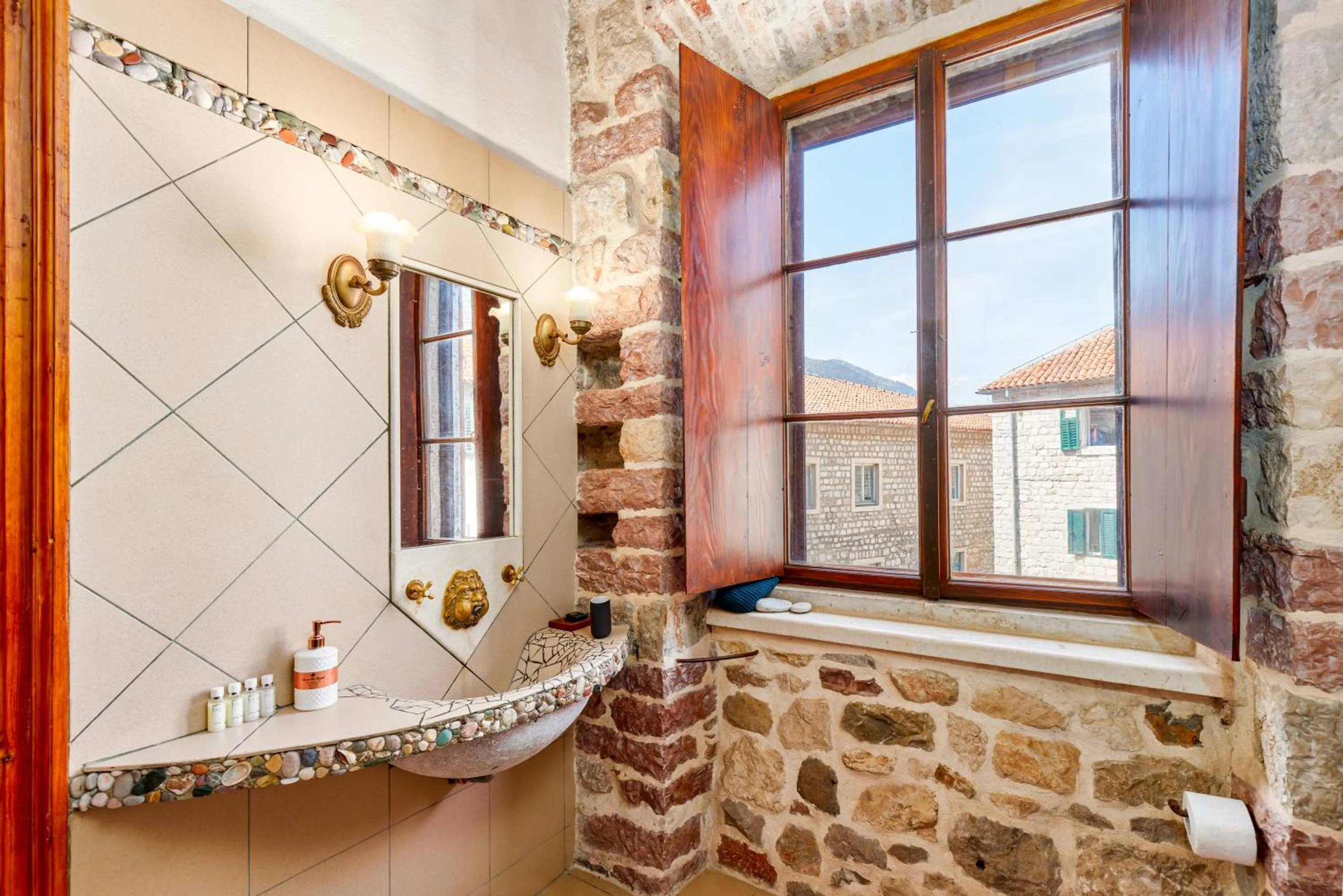 Bathroom in Kotor Nest