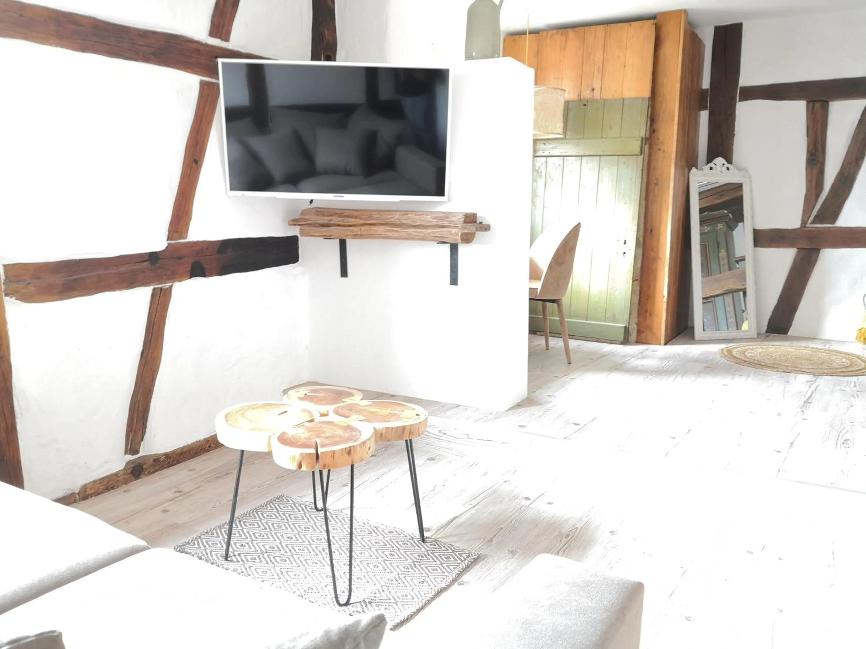 TV and multimedia in LANDHOTEL 1707 by Landgasthof Zickler