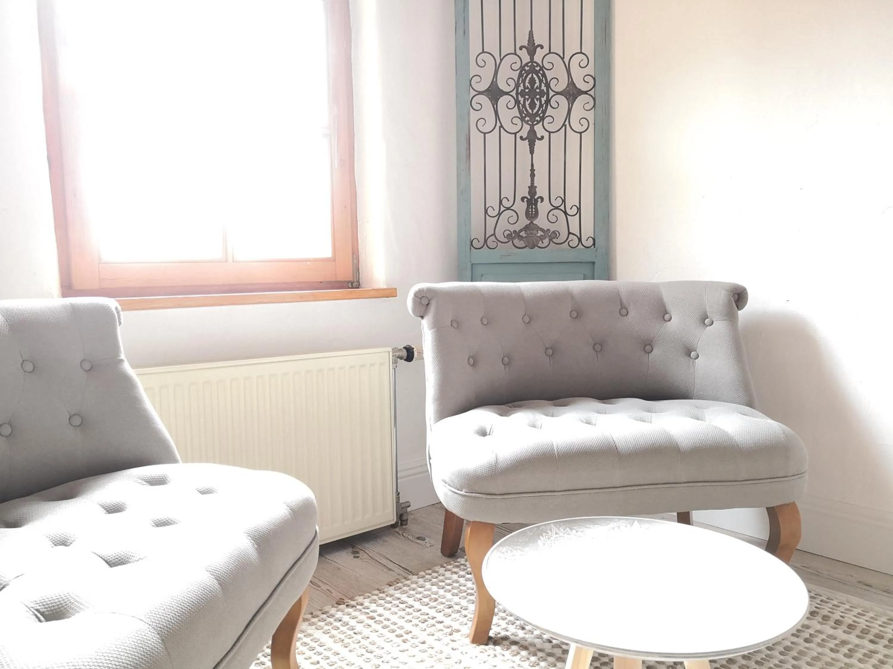 Living room in LANDHOTEL 1707 by Landgasthof Zickler