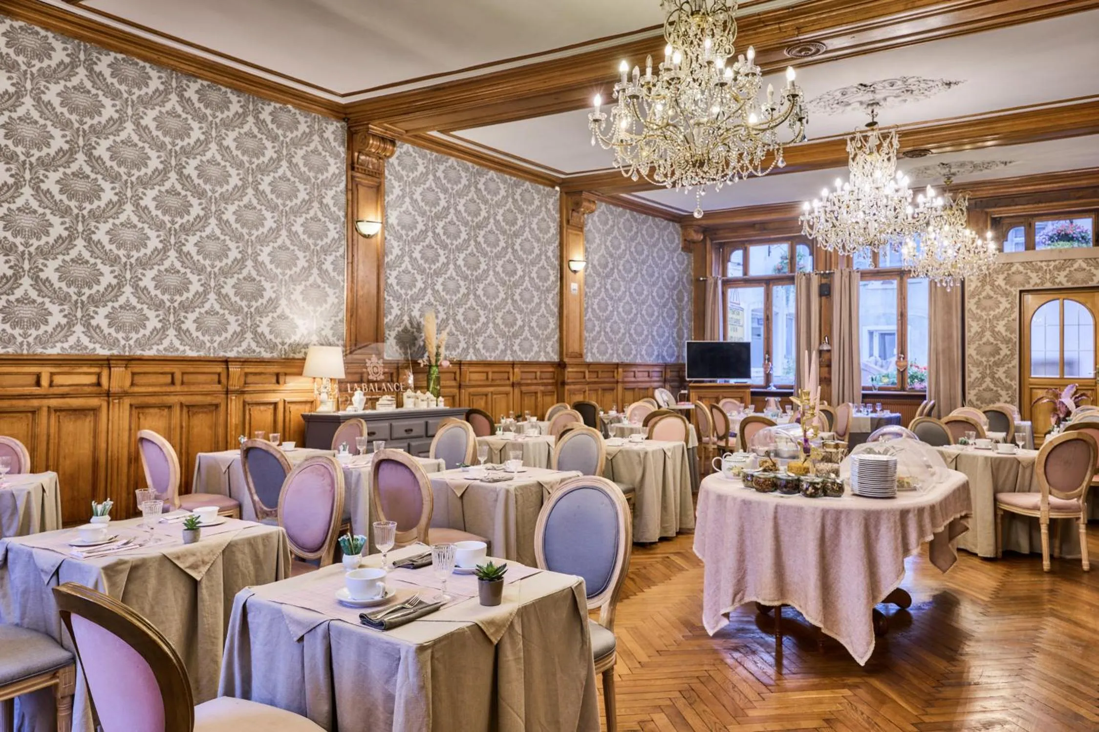 Breakfast in The Originals Boutique, Hôtel de la Balance, Montbéliard