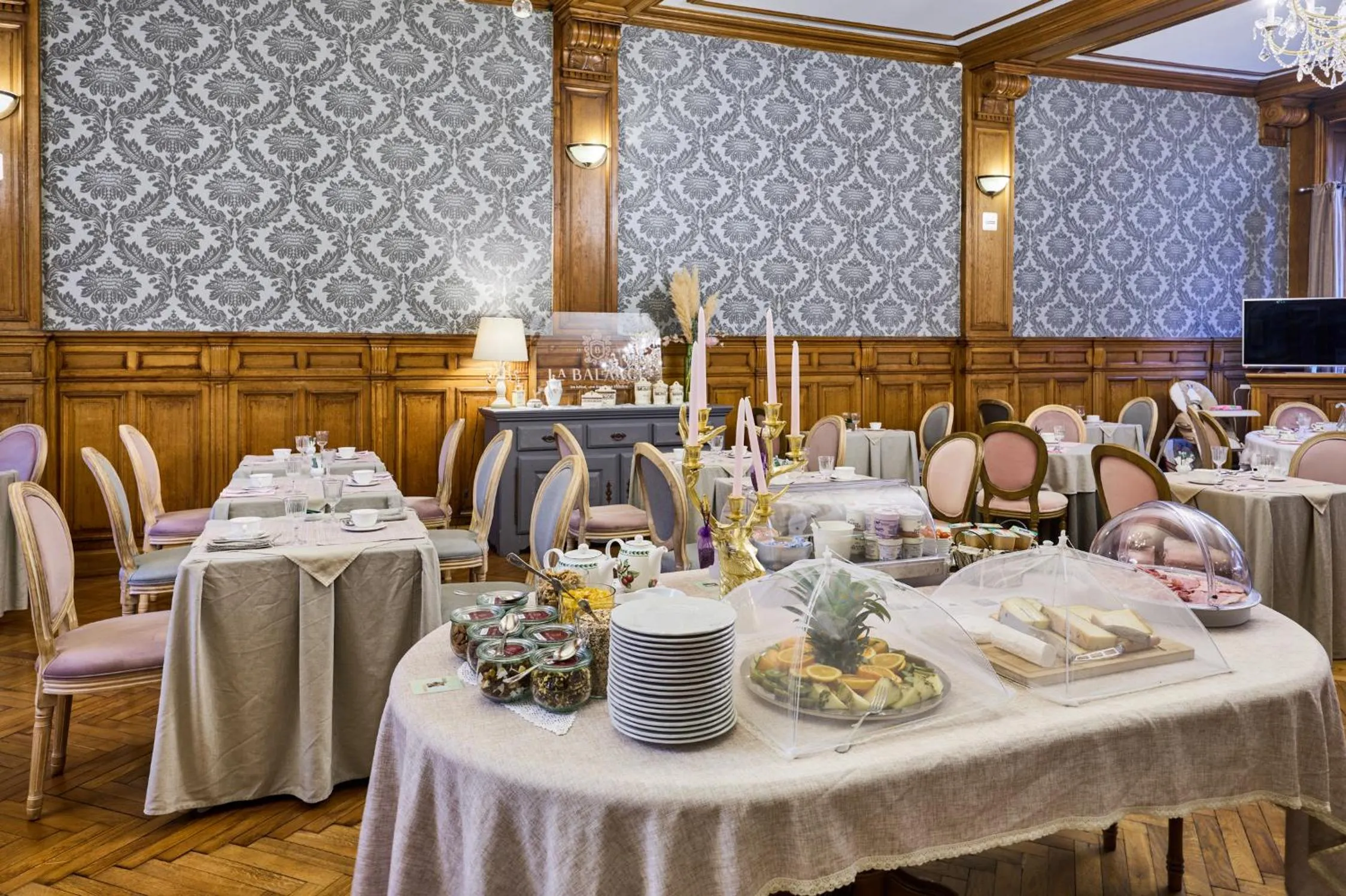 Breakfast in The Originals Boutique, Hôtel de la Balance, Montbéliard