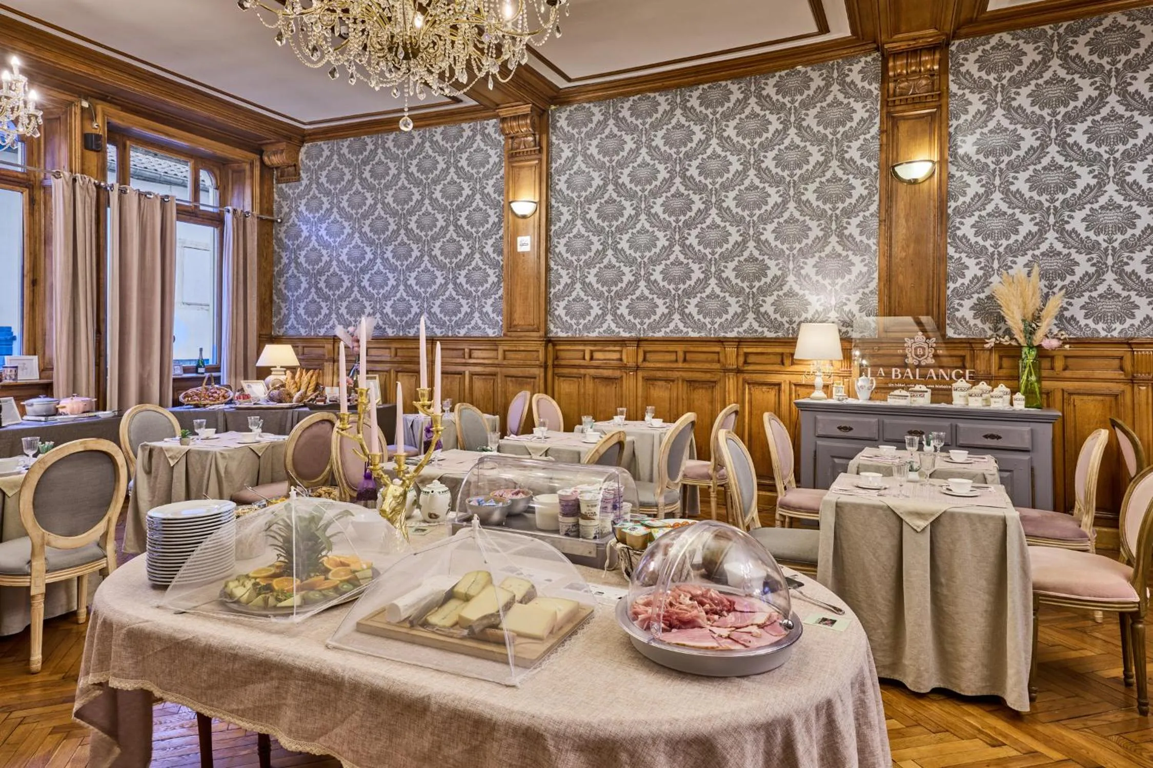 Breakfast in The Originals Boutique, Hôtel de la Balance, Montbéliard