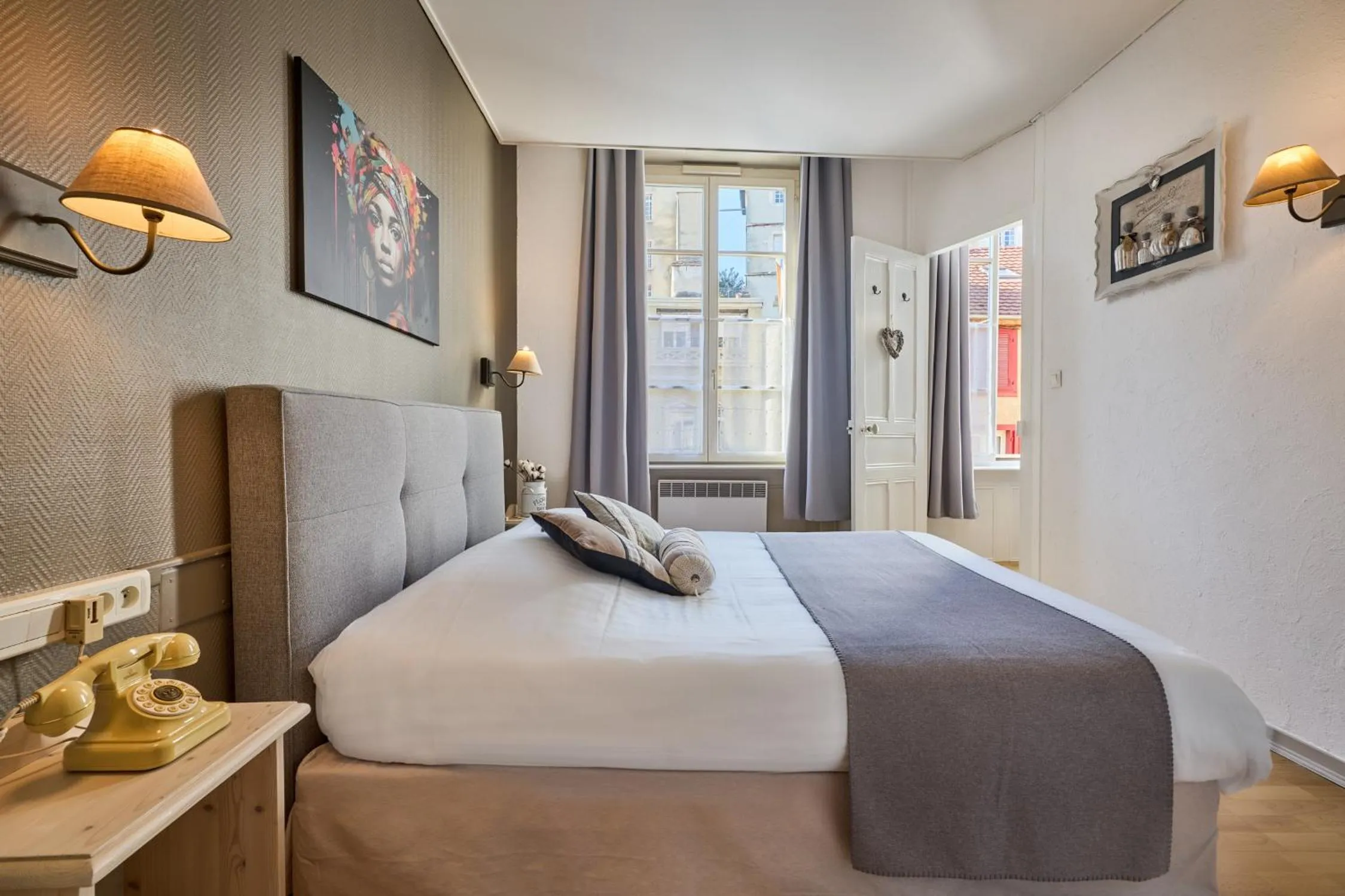 Bed in The Originals Boutique, Hôtel de la Balance, Montbéliard