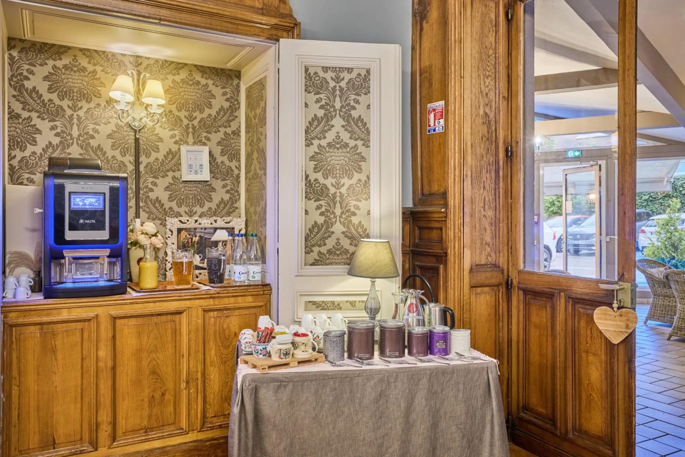 Coffee/tea facilities in The Originals Boutique, Hôtel de la Balance, Montbéliard